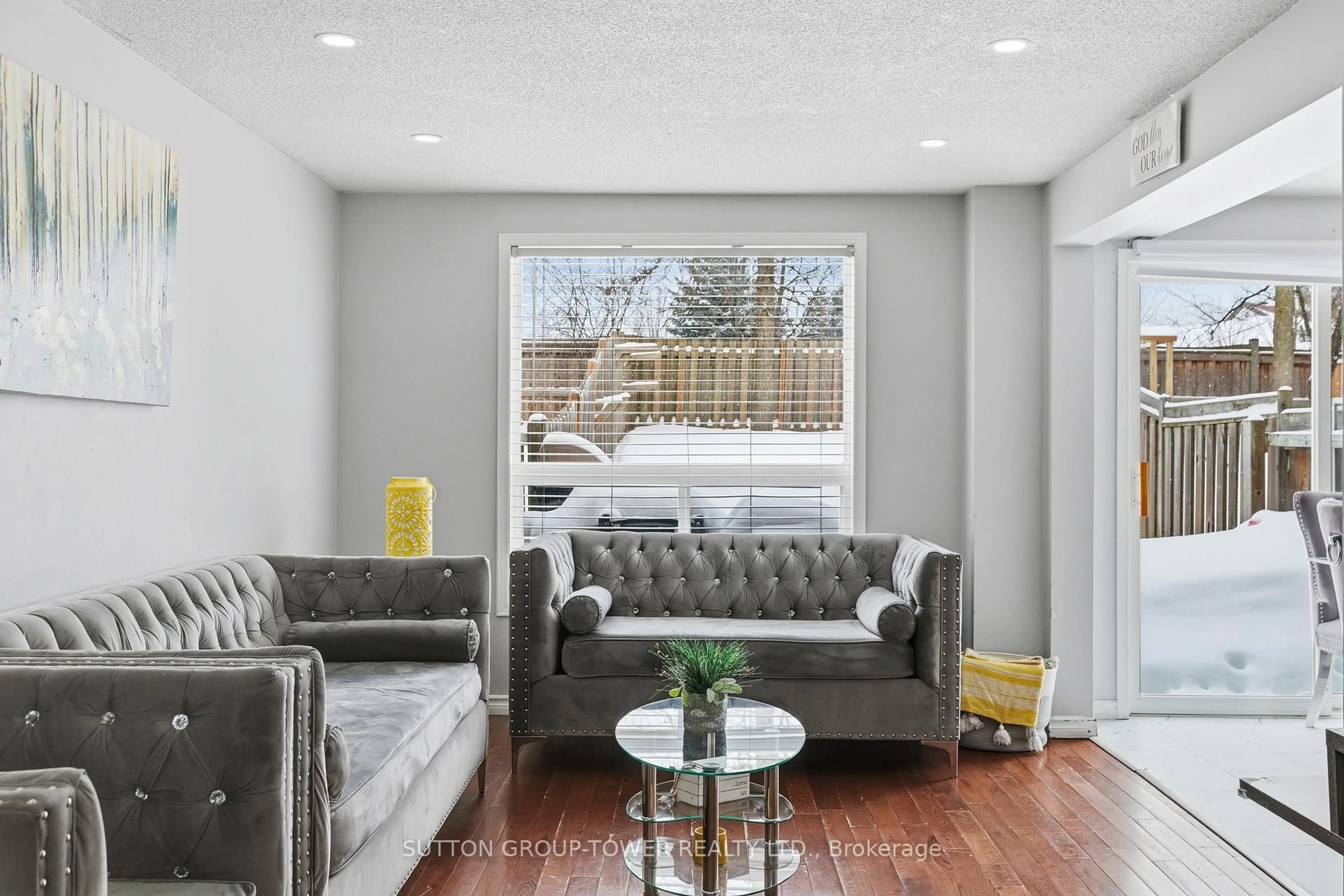 Living room with furniture, unknown for 360 Dunsmore Lane, Barrie Ontario L4M 7B2