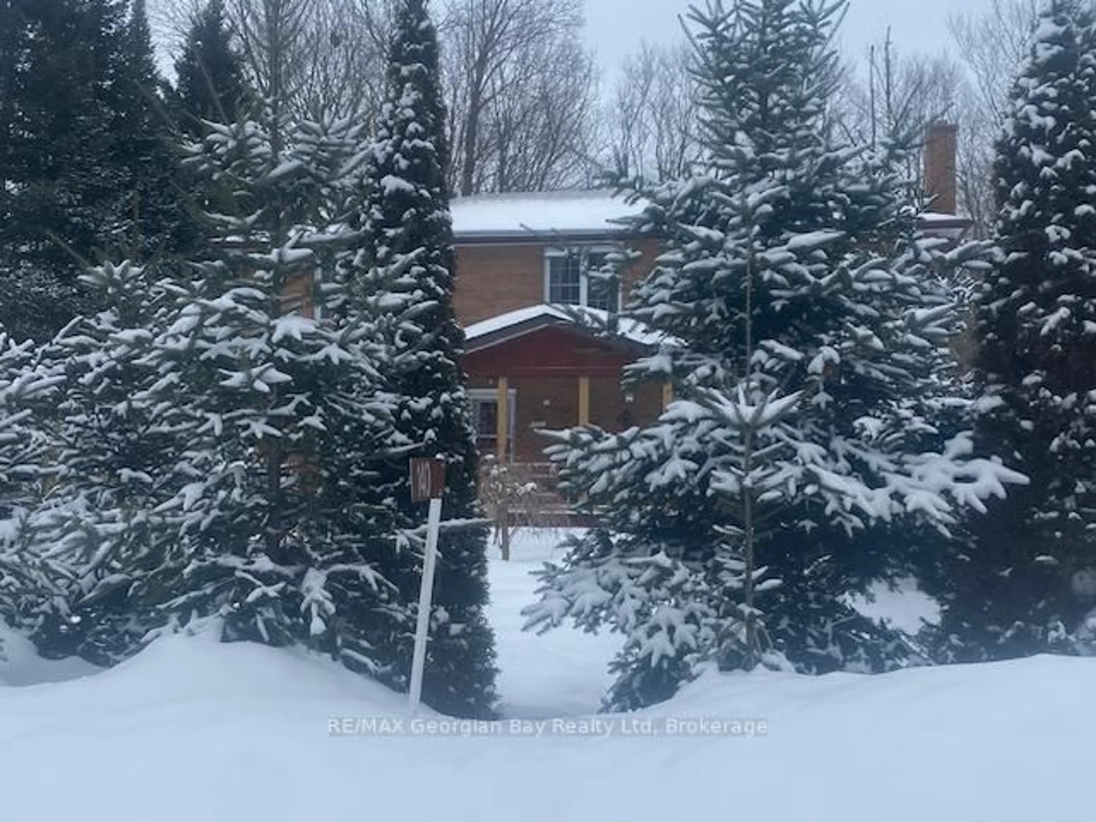A pic from outside/outdoor area/front of a property/back of a property/a pic from drone, unknown for 140 Wolfe Tr, Tiny Ontario L9M 0H7