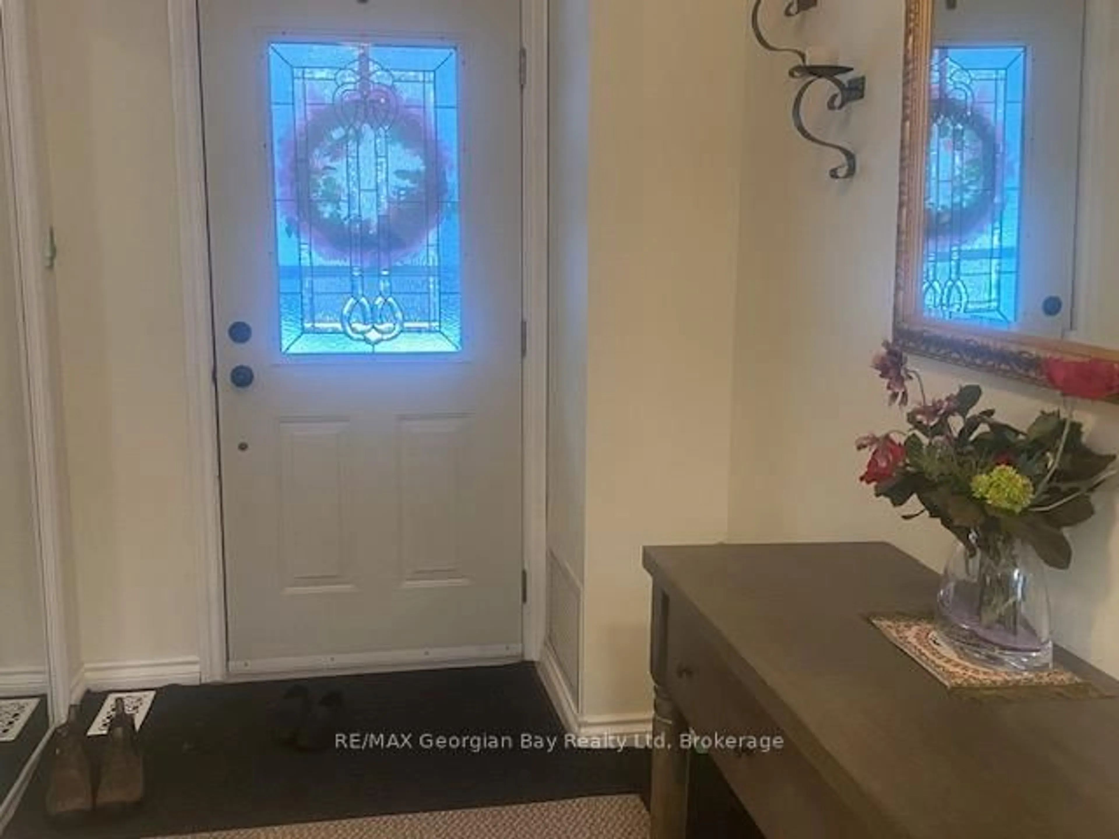 Indoor entryway for 140 Wolfe Tr, Tiny Ontario L9M 0H7