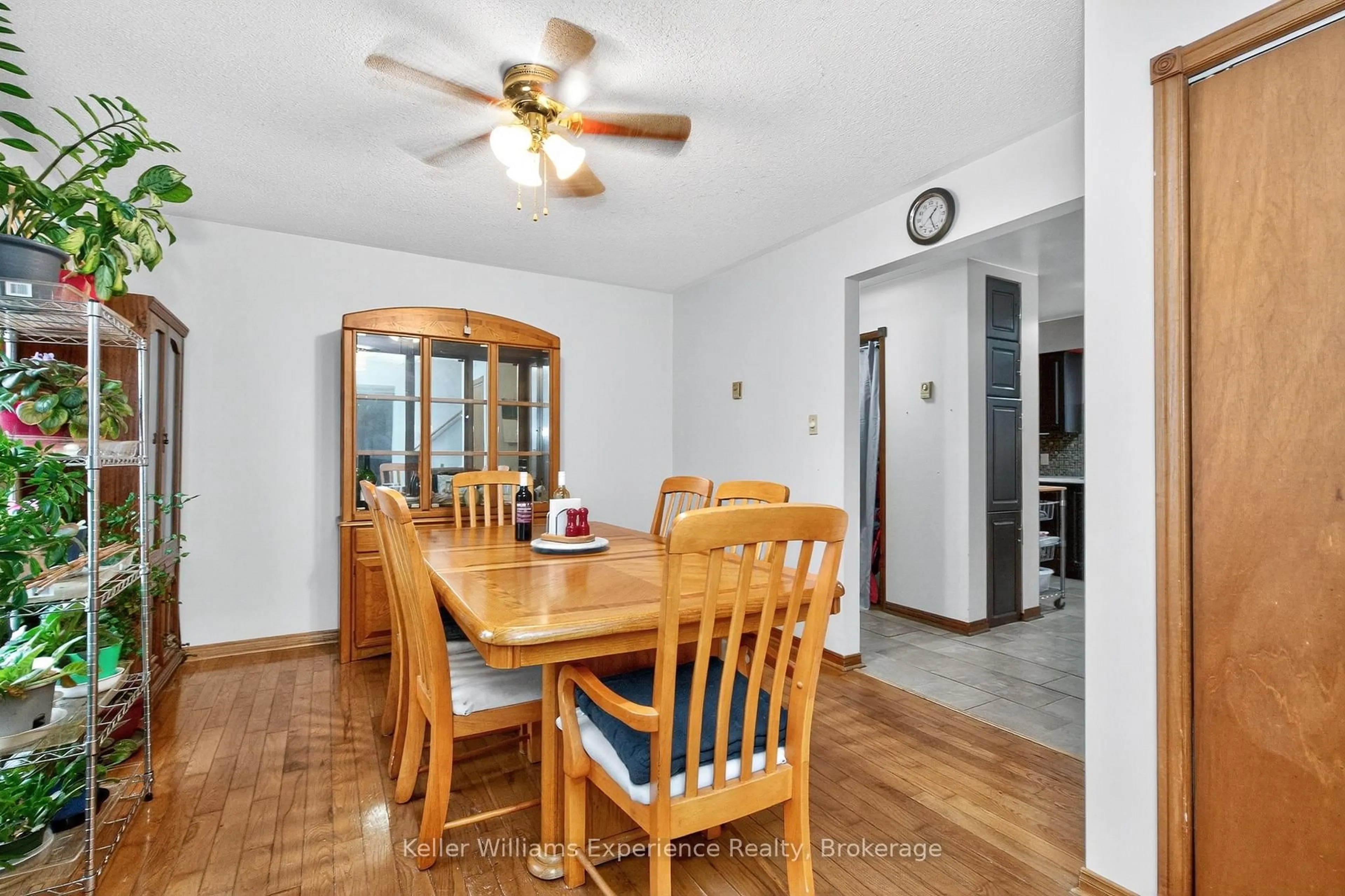 Dining room, wood/laminate floor for 4 Dunlop St, Penetanguishene Ontario L9M 1J2