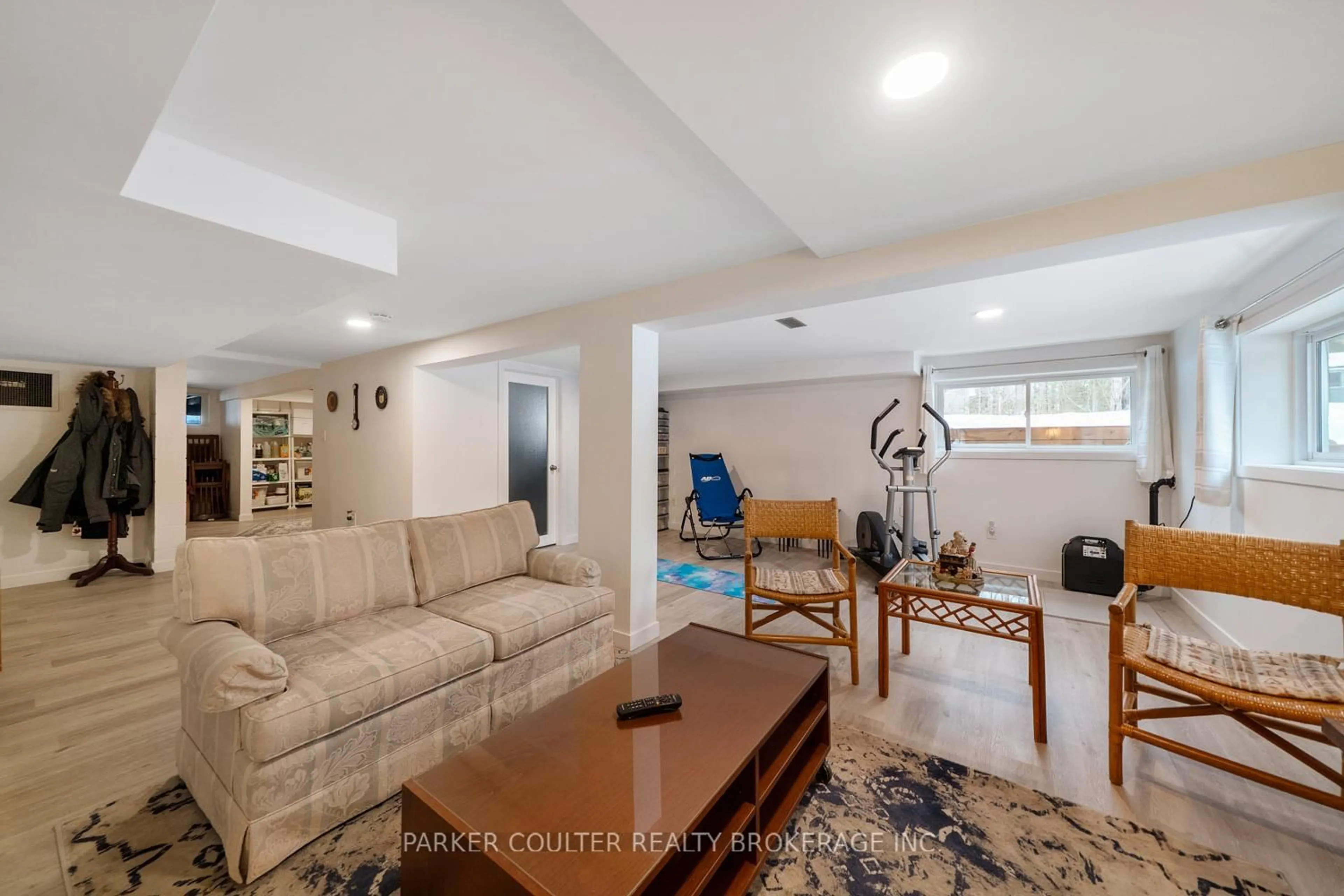 Living room with furniture, unknown for 11 Duquette Crt, Tiny Ontario L9M 0H3