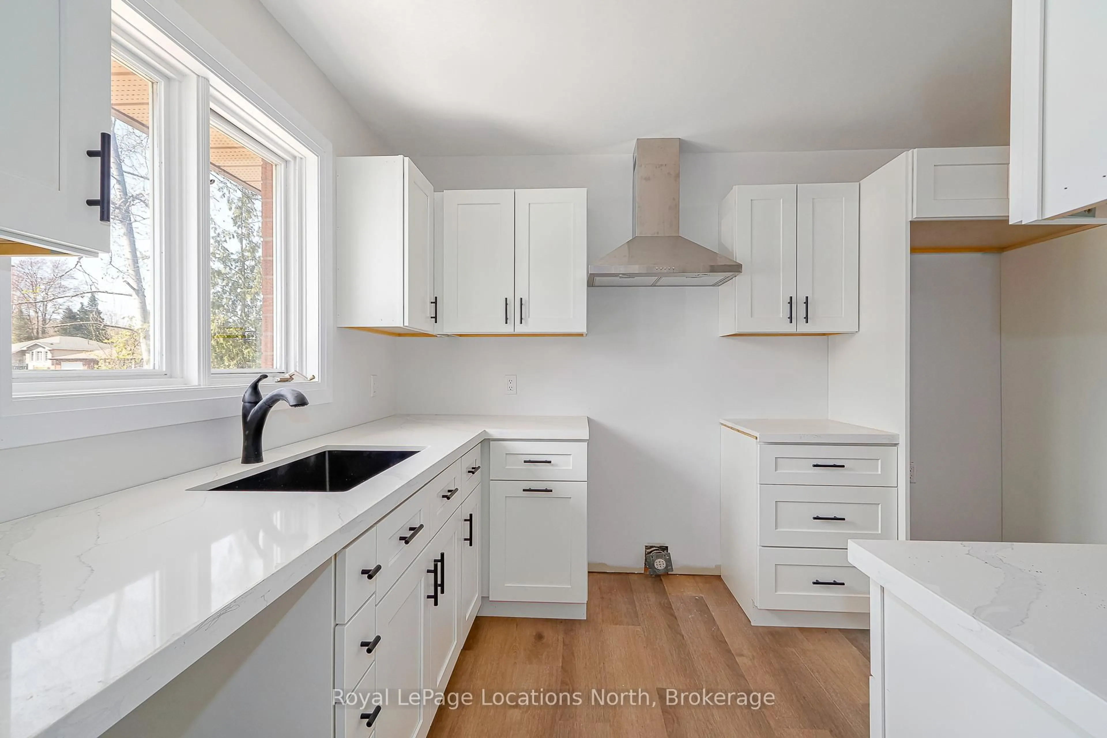 Open concept kitchen, unknown for 11 Lisbon Crt, Wasaga Beach Ontario L9Z 1L2