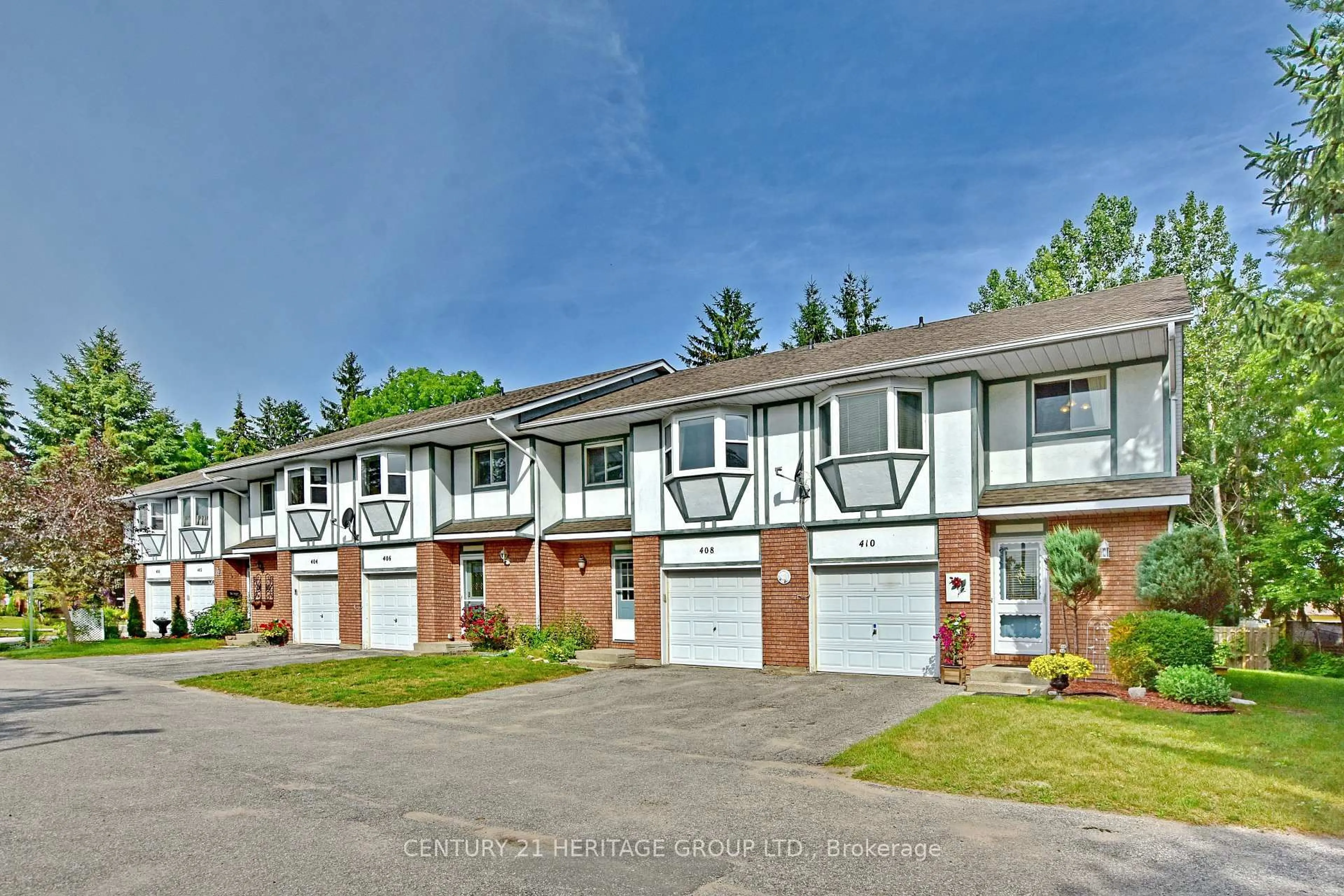 A pic from outside/outdoor area/front of a property/back of a property/a pic from drone, street for 410 Thomas St #6, Clearview Ontario L0M 1S0