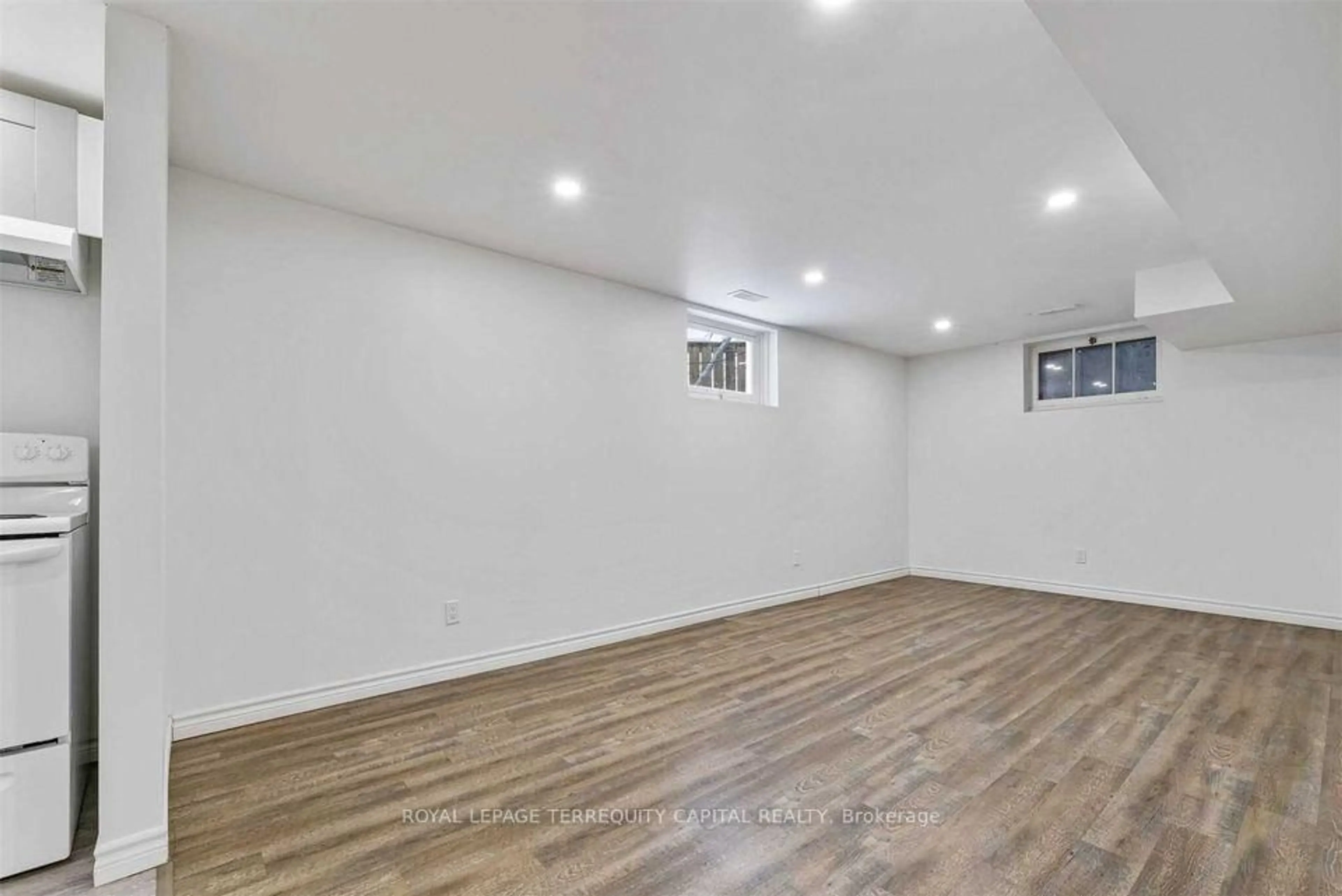 A pic of a room for 12 Boys St, Barrie Ontario L4N 1Z8