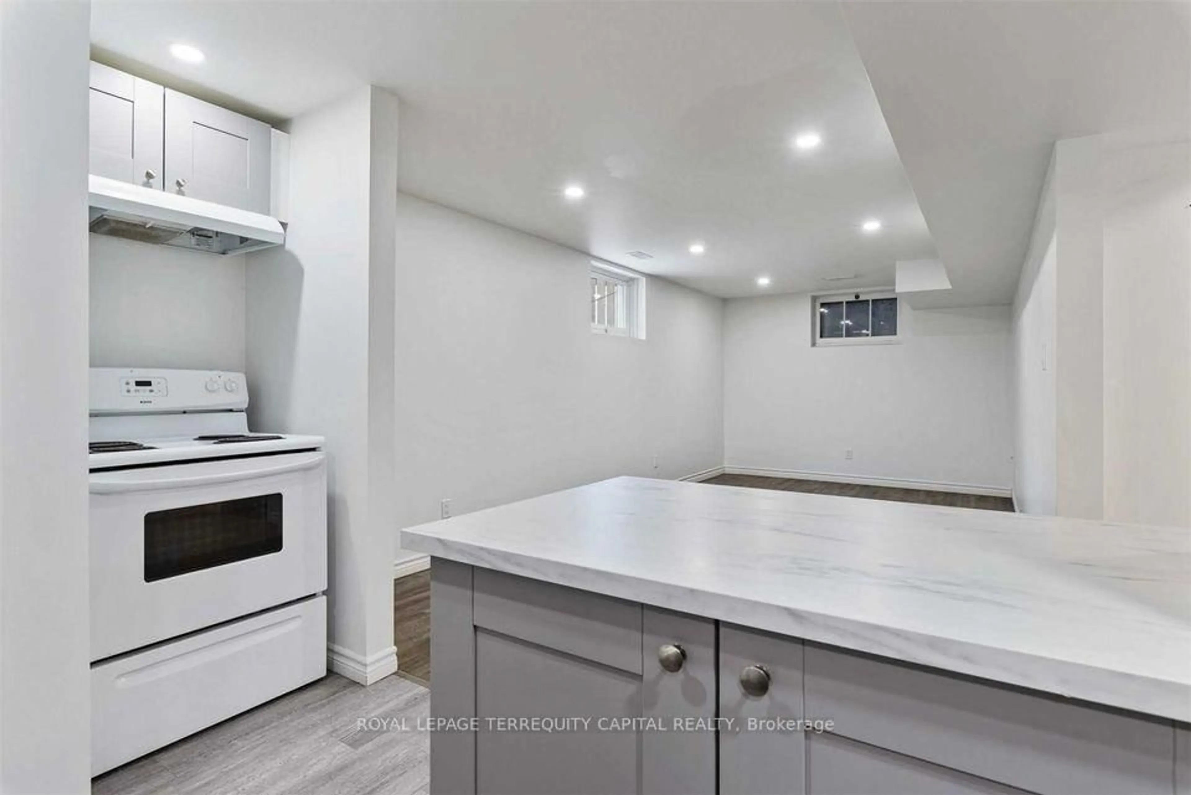 Unknown for 12 Boys St, Barrie Ontario L4N 1Z8