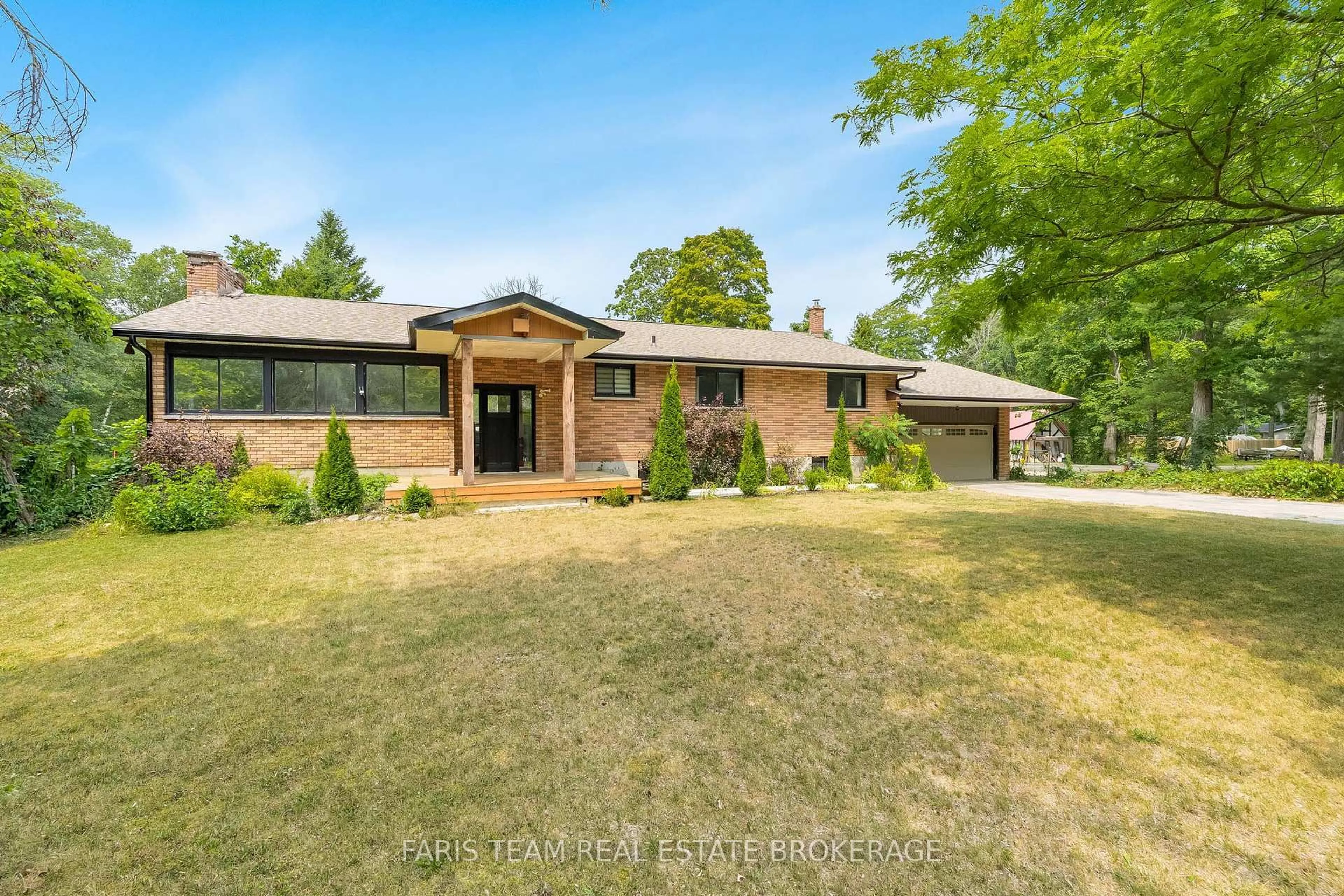 Home with brick exterior material, street for 256 Knox Rd, Wasaga Beach Ontario L9Z 2T5