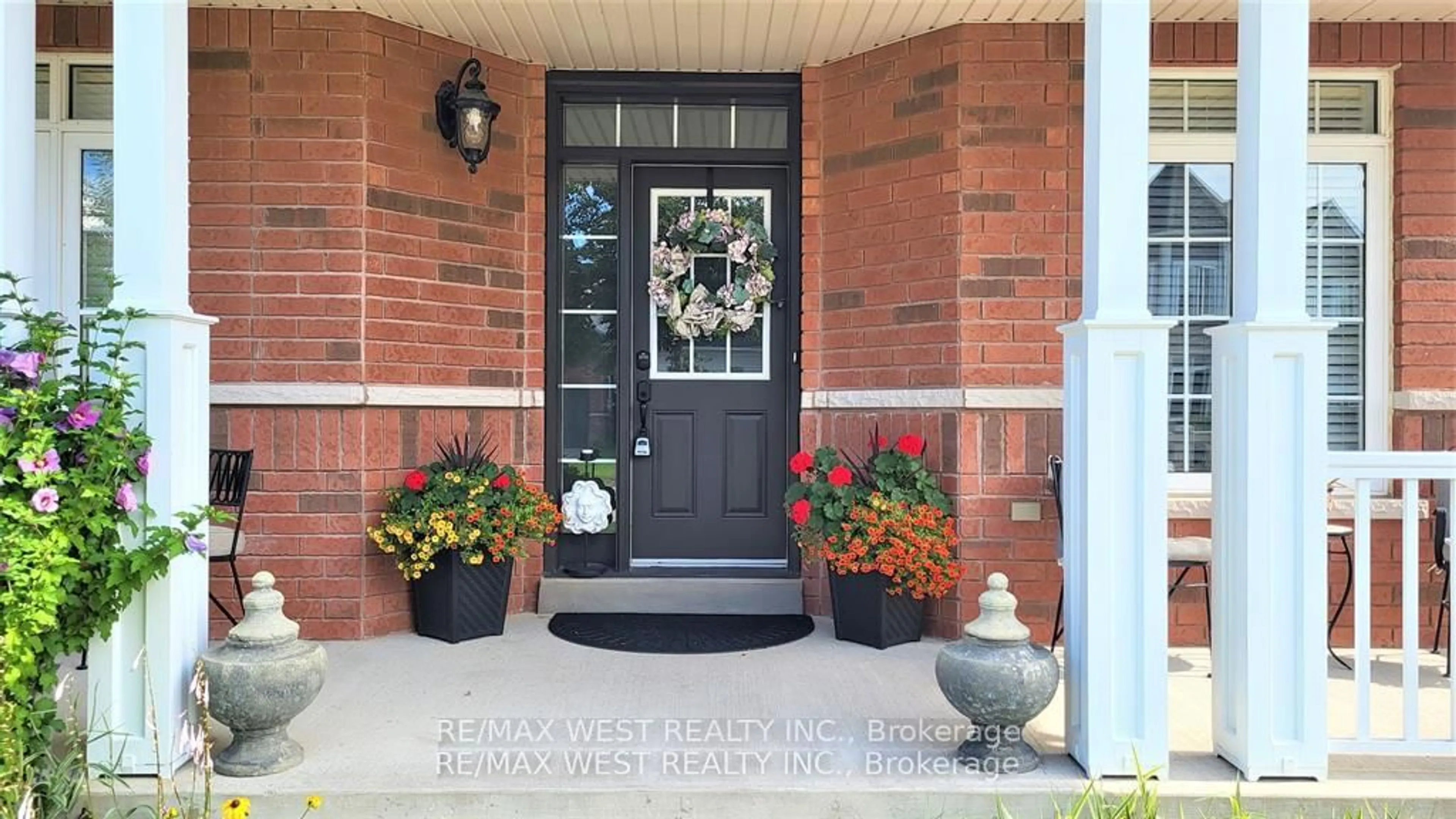 Indoor entryway for 118 Succession Cres, Barrie Ontario L4M 7G7