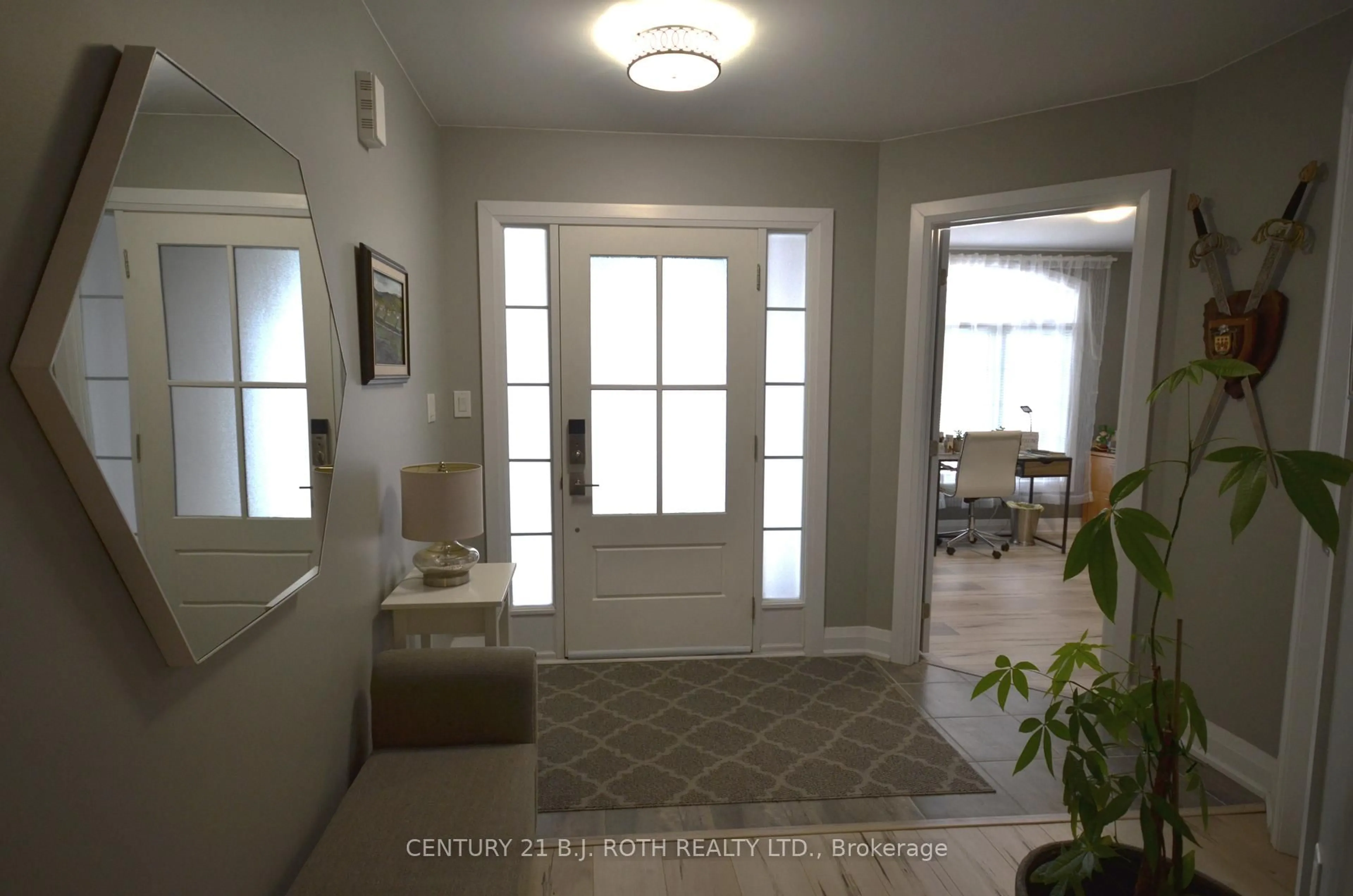 Indoor entryway for 8 REVOL Rd, Penetanguishene Ontario L9M 0W8