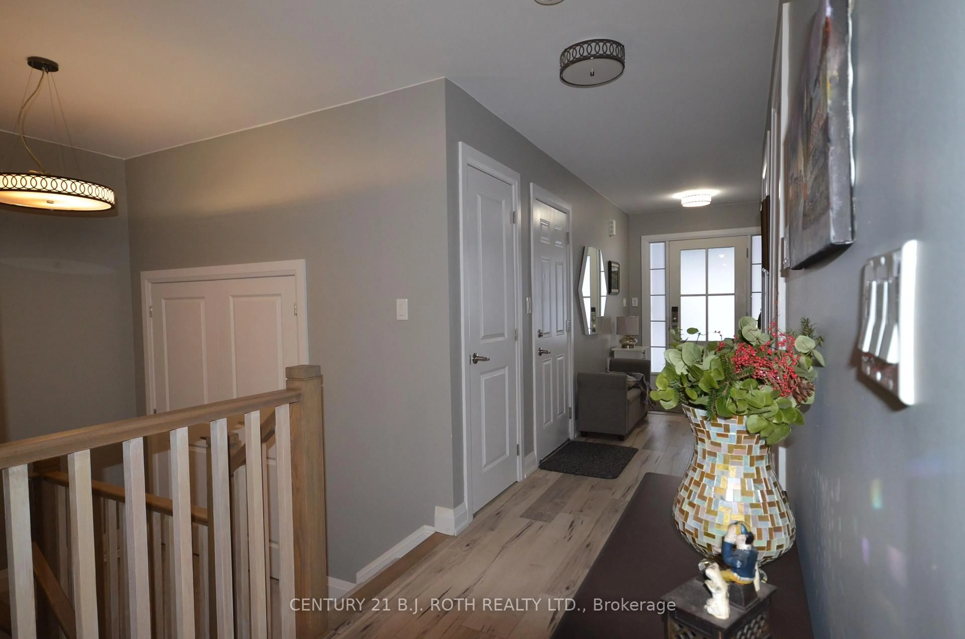 Indoor entryway for 8 REVOL Rd, Penetanguishene Ontario L9M 0W8