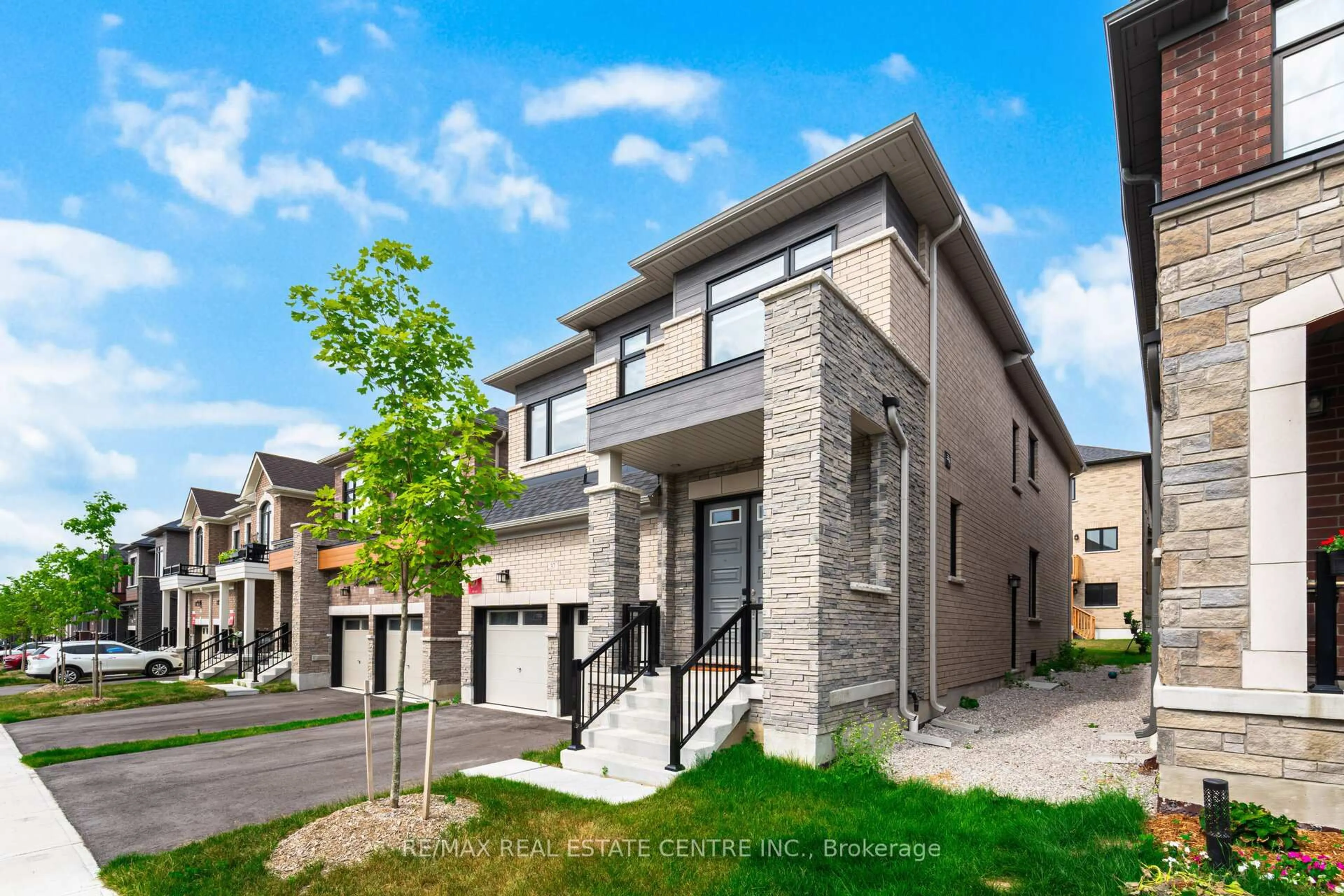 Home with brick exterior material, street for 37 Periwinkle Rd, Springwater Ontario L9X 2C8