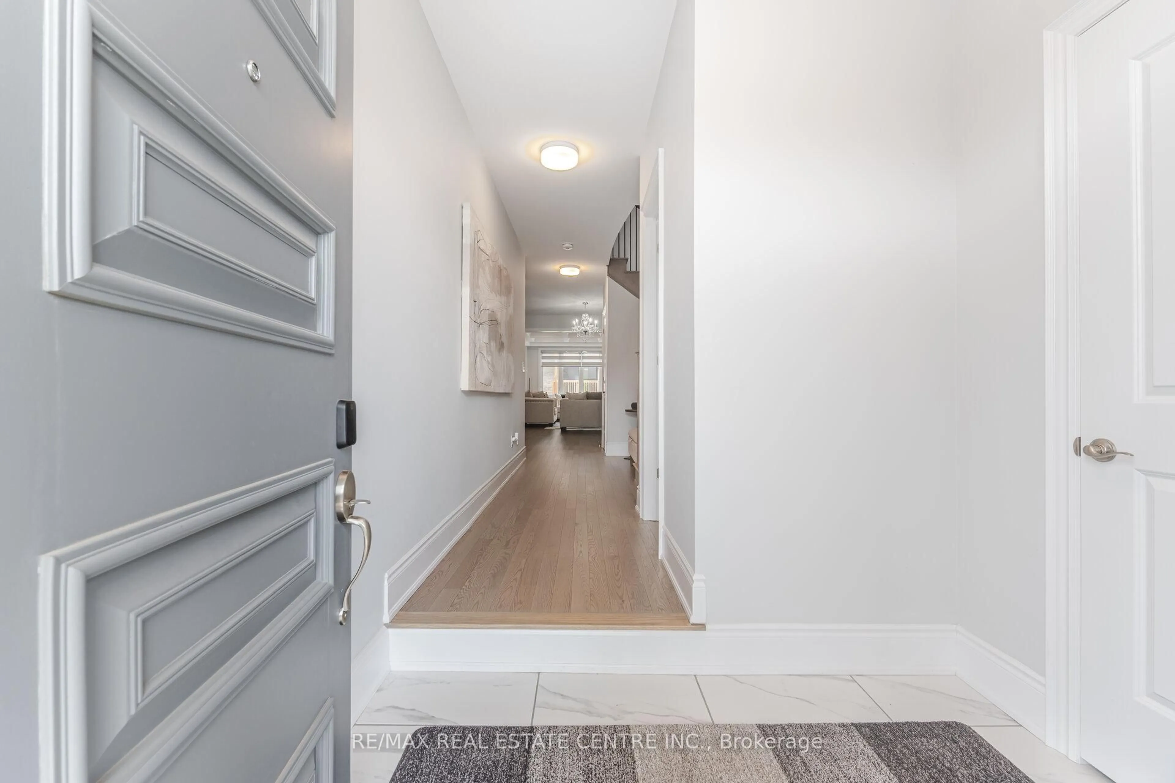 Indoor entryway for 37 Periwinkle Rd, Springwater Ontario L9X 2C8