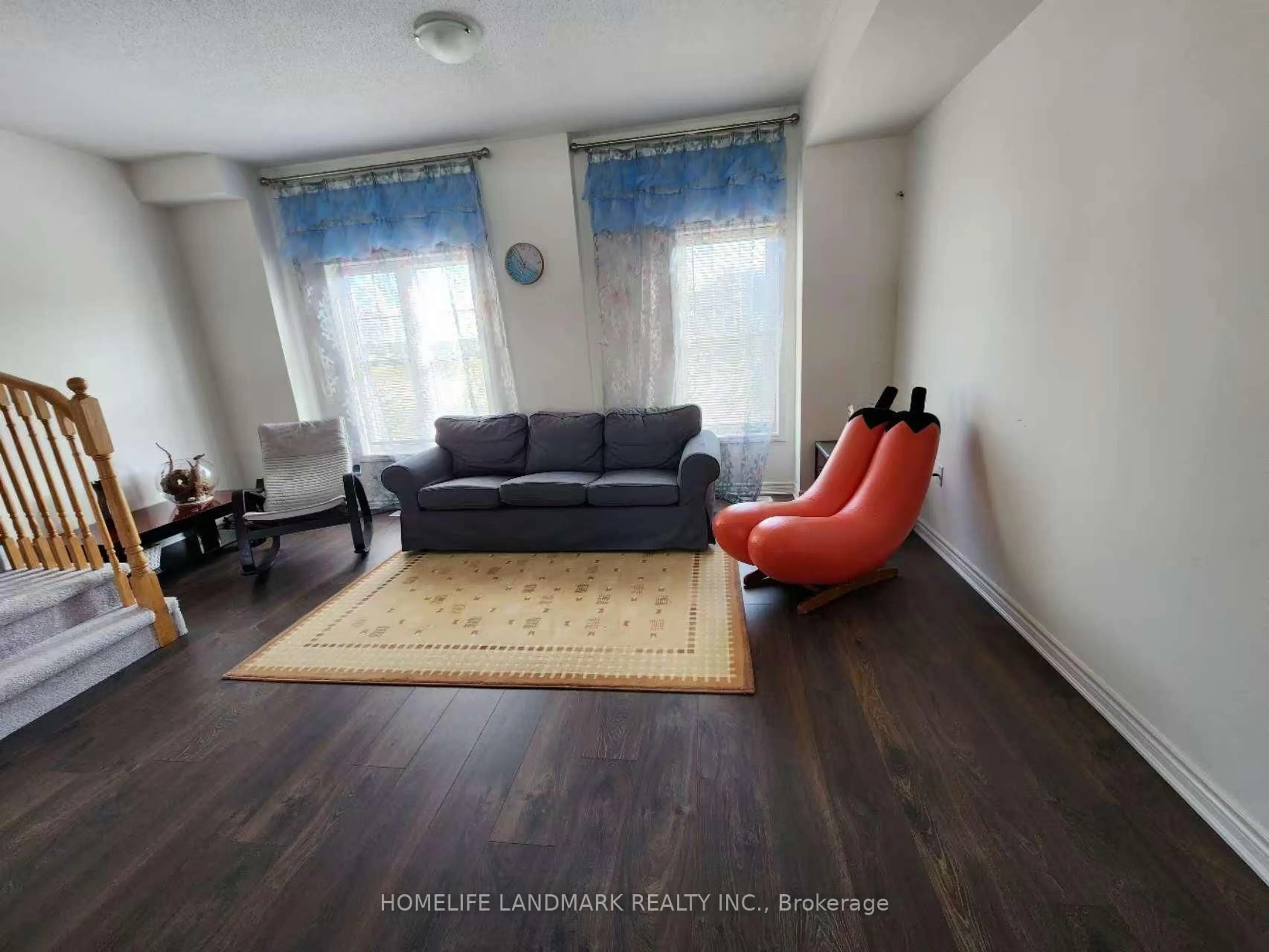 Living room with furniture, unknown for 49 Shelburne Ave, Wasaga Beach Ontario L9Z 0J4