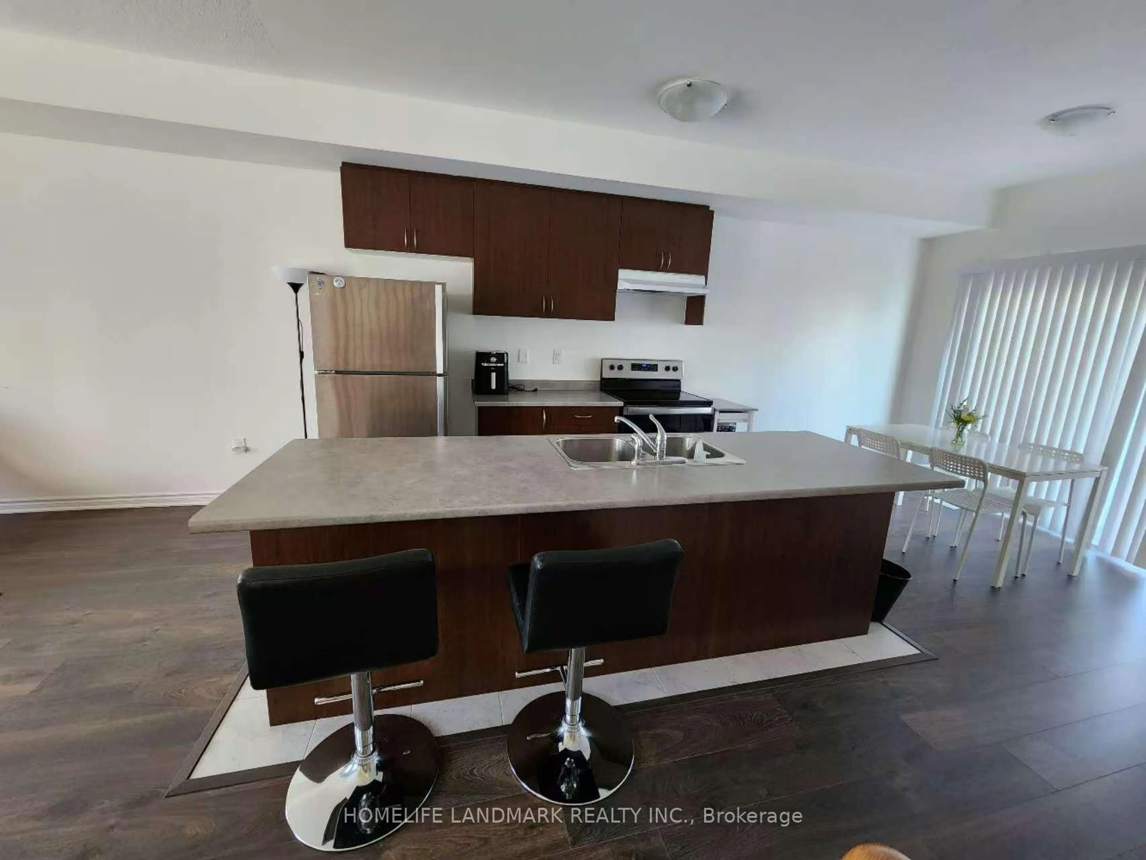 Open concept kitchen, unknown for 49 Shelburne Ave, Wasaga Beach Ontario L9Z 0J4