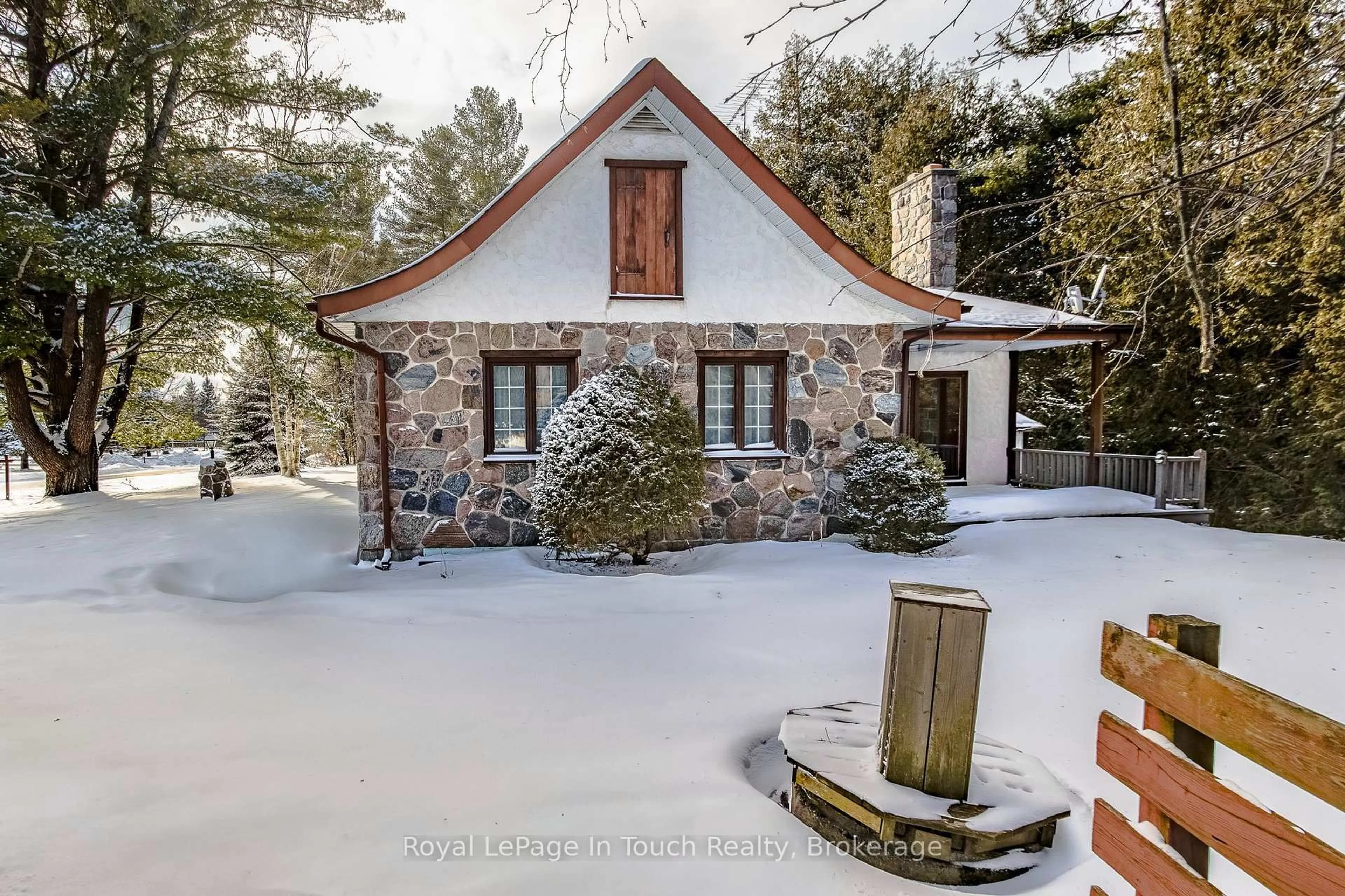 A pic from outside/outdoor area/front of a property/back of a property/a pic from drone, street for 236 Concession 12 Rd, Tiny Ontario L0L 2J0