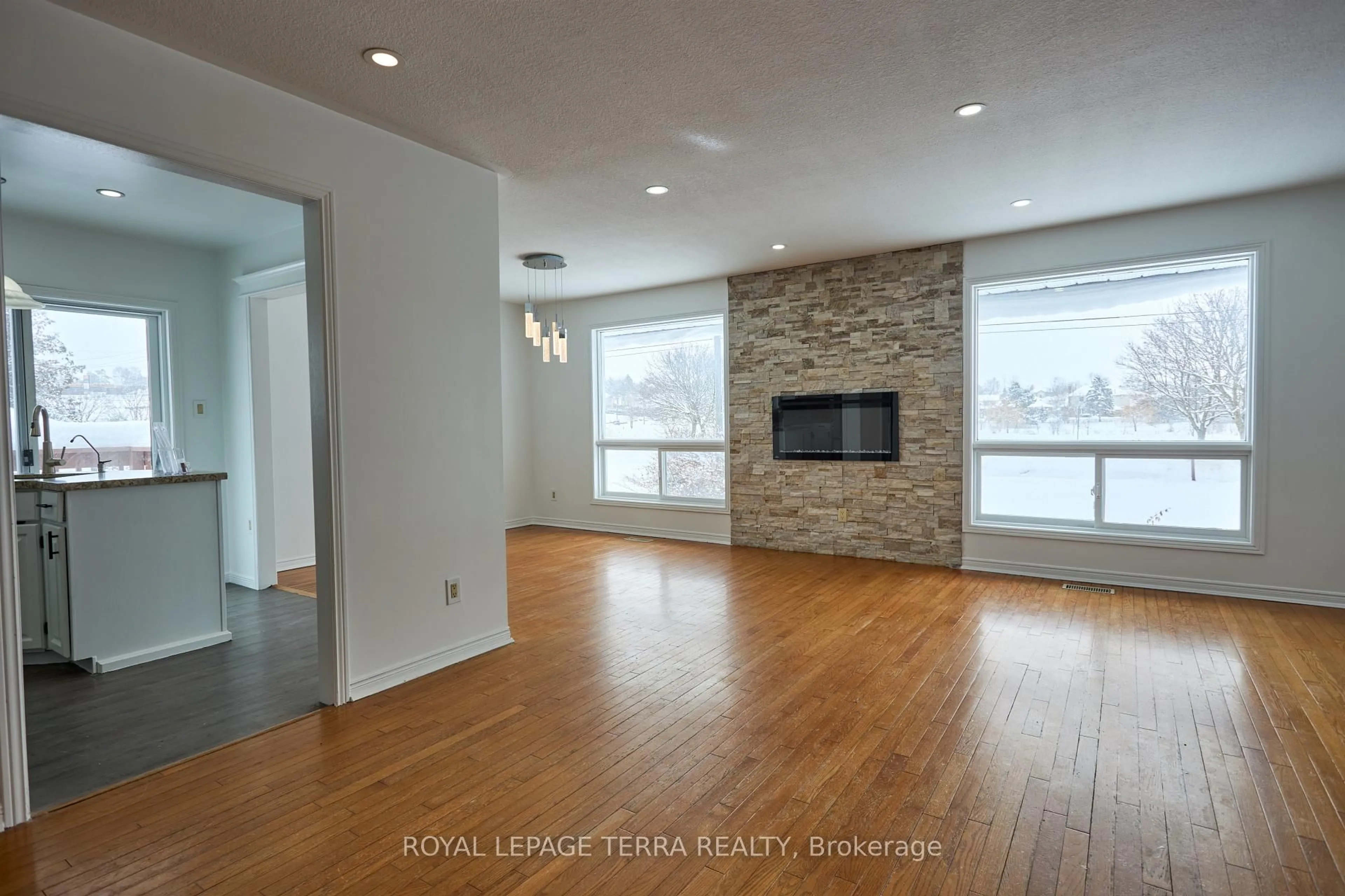 Unknown for 326 Little Ave, Barrie Ontario L4N 2Z6