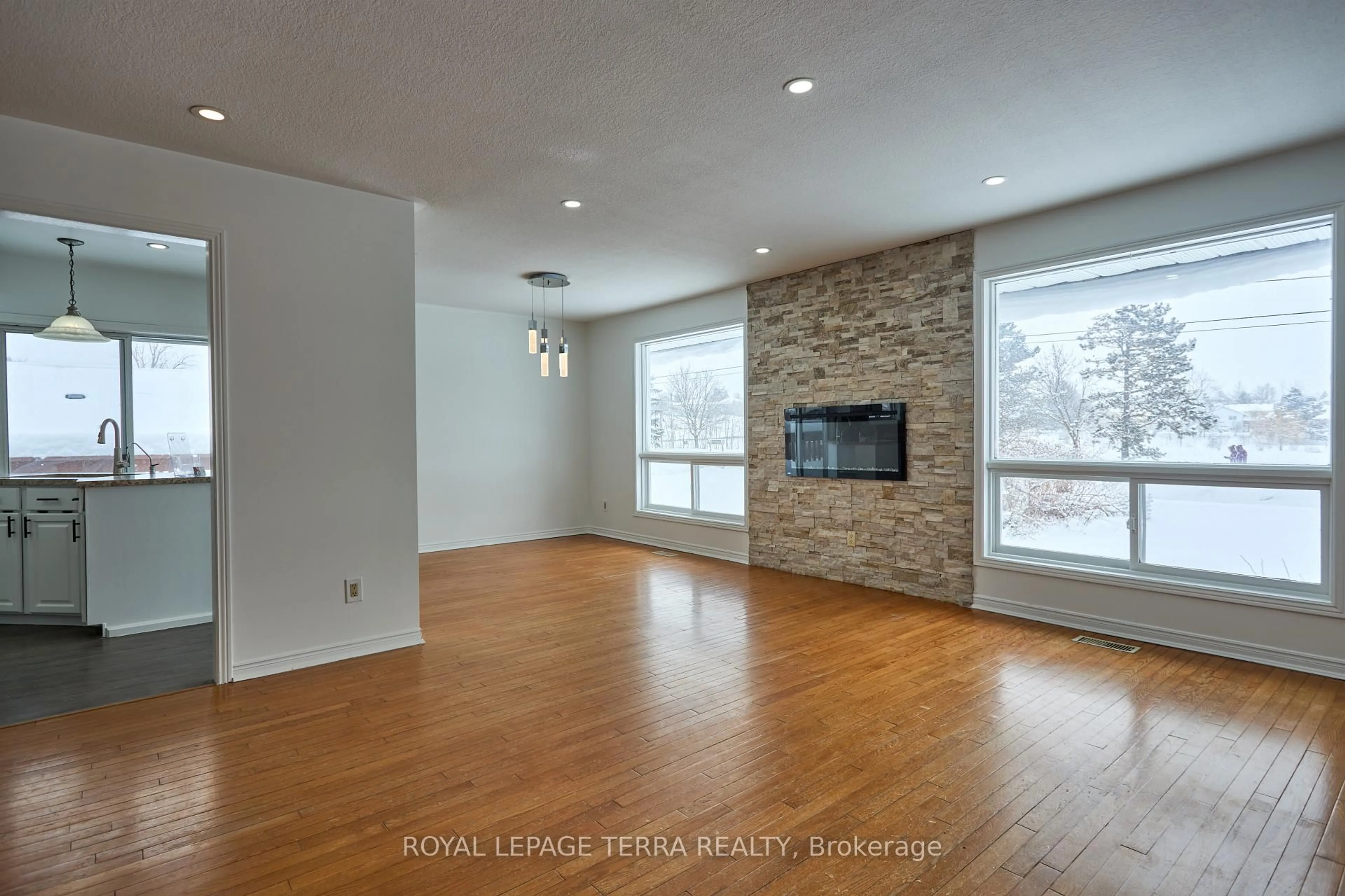 Living room with furniture, unknown for 326 Little Ave, Barrie Ontario L4N 2Z6