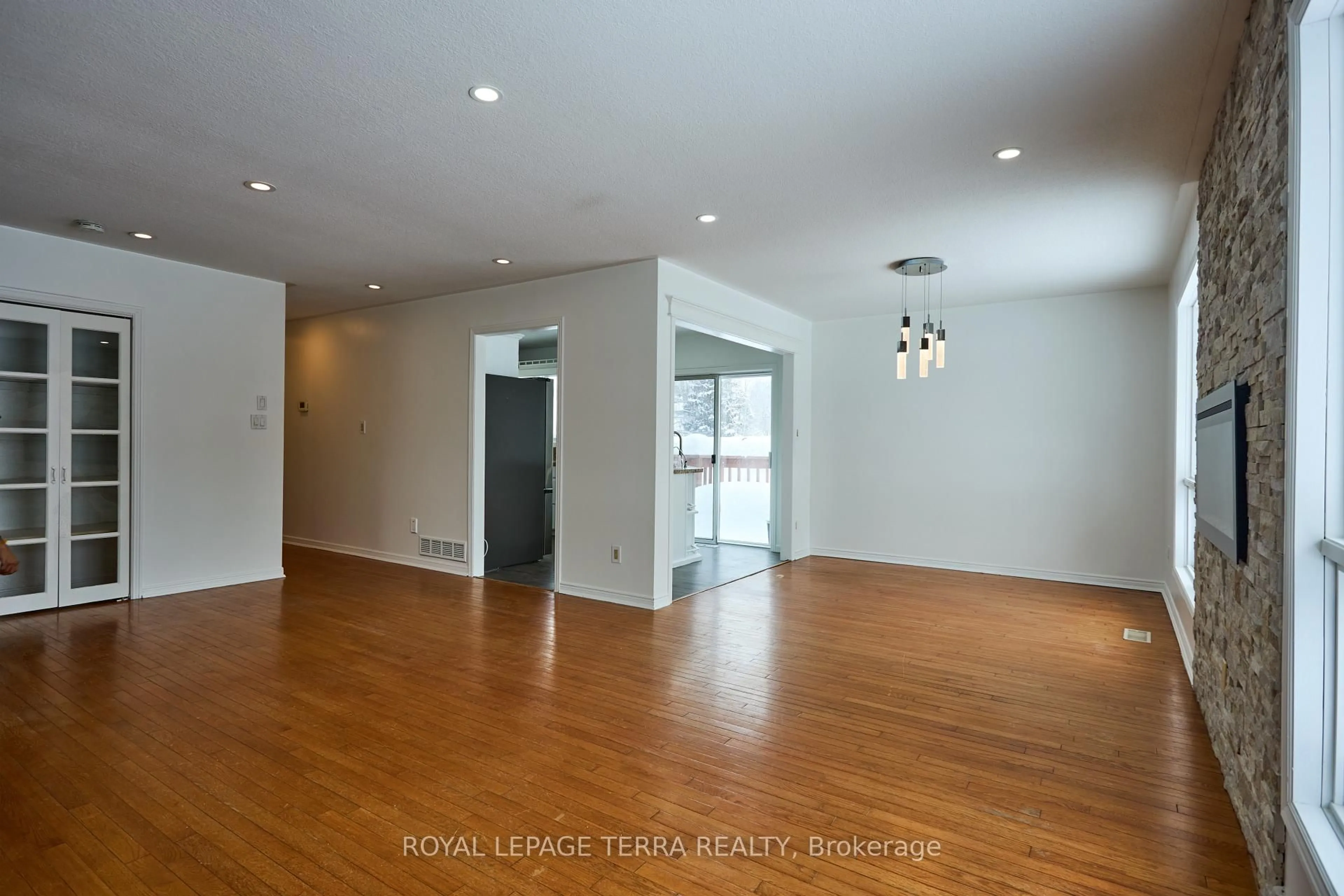 Unknown for 326 Little Ave, Barrie Ontario L4N 2Z6