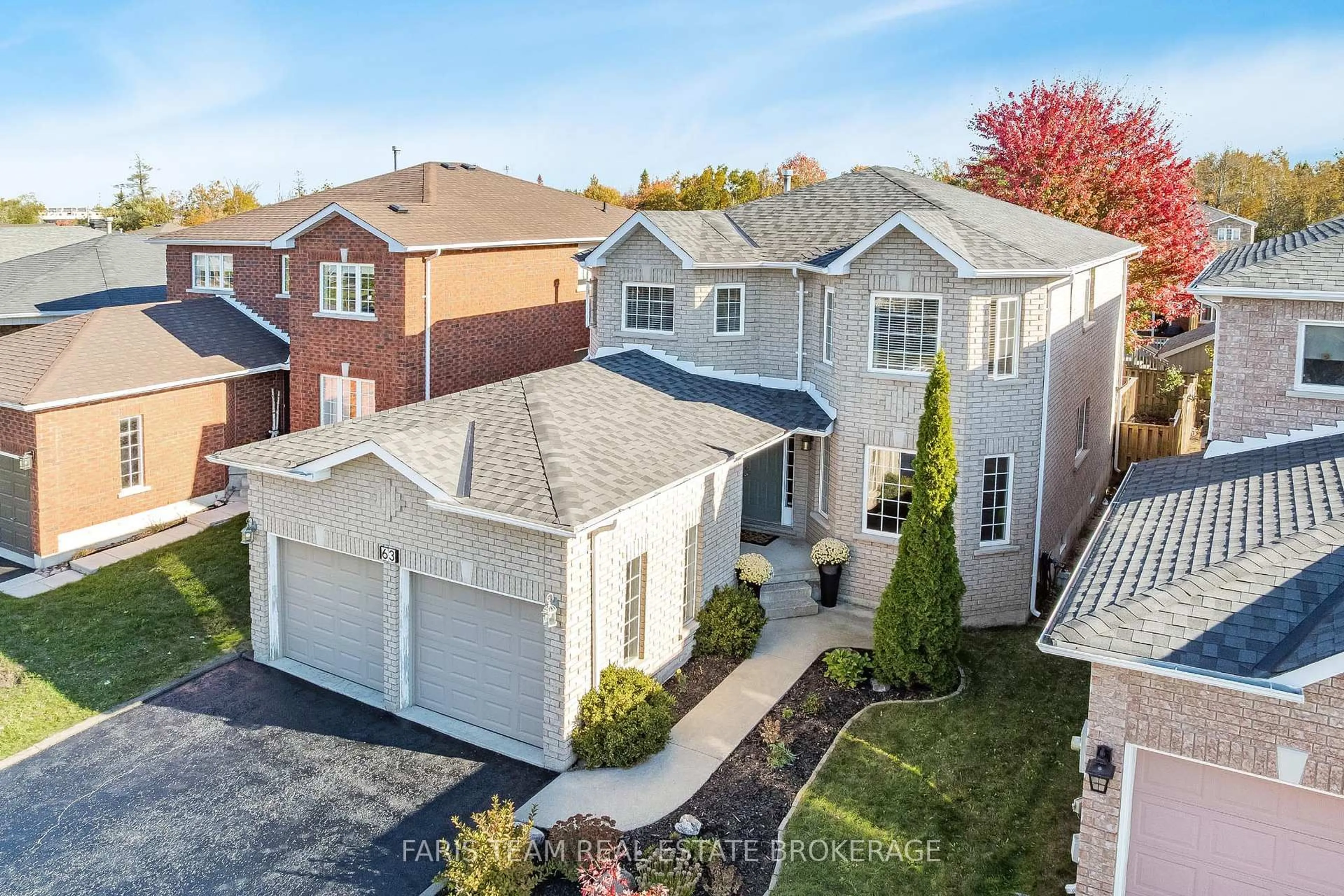 A pic from outside/outdoor area/front of a property/back of a property/a pic from drone, street for 63 Jagges Dr, Barrie Ontario L4N 0W8