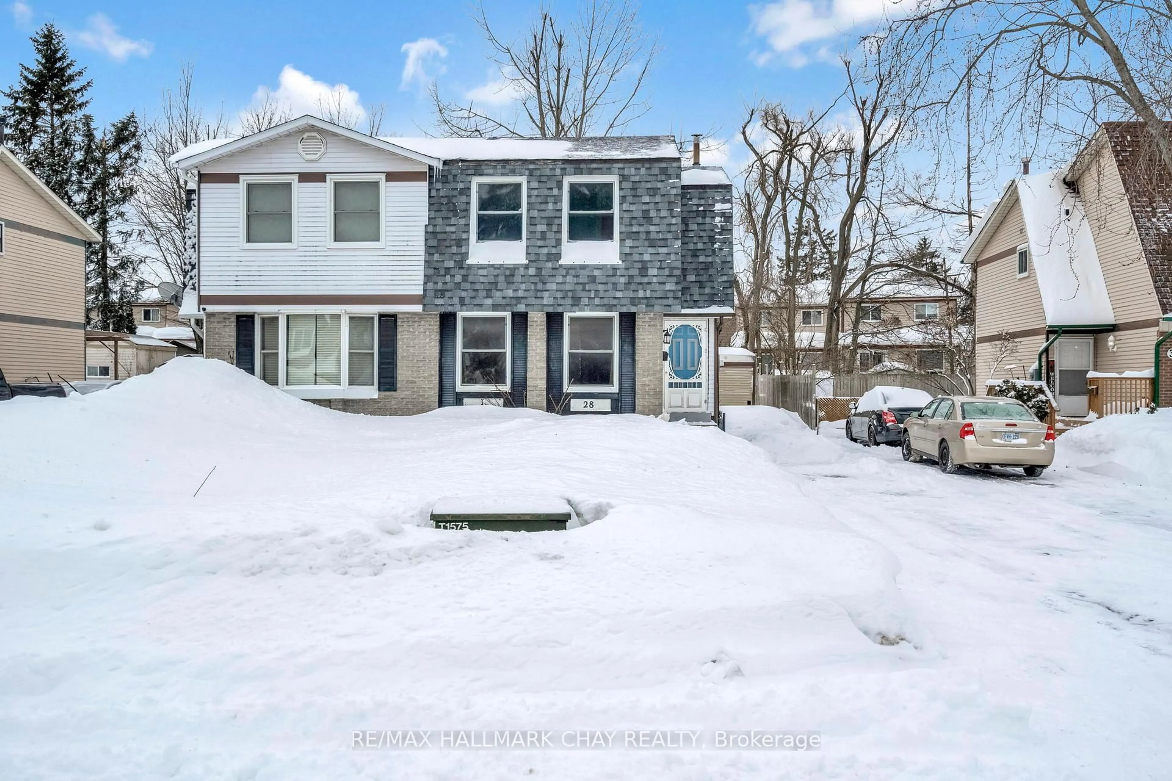 A pic from outside/outdoor area/front of a property/back of a property/a pic from drone, street for 28 Wilde Pl, Barrie Ontario L4N 4W7