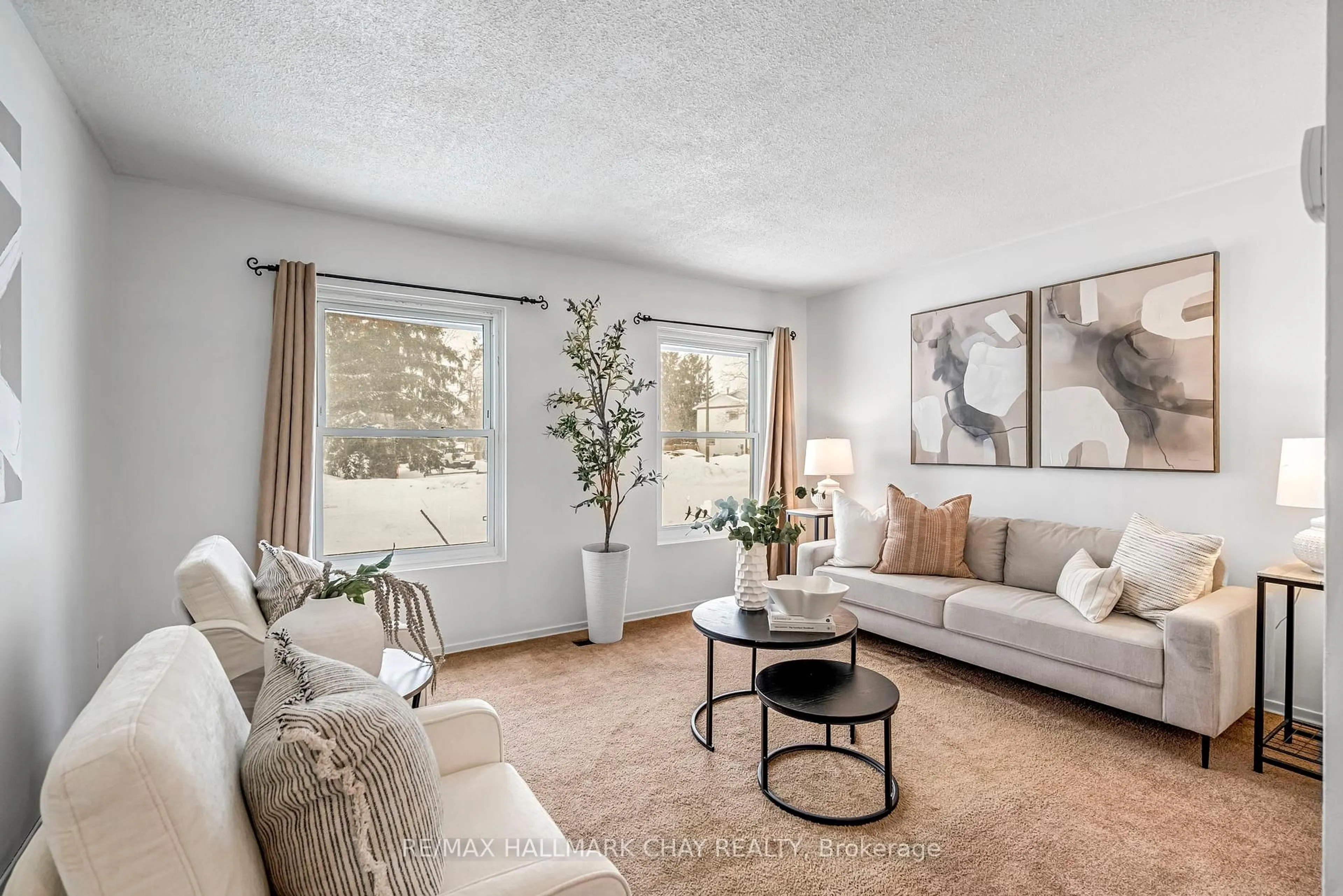 Living room with furniture, unknown for 28 Wilde Pl, Barrie Ontario L4N 4W7