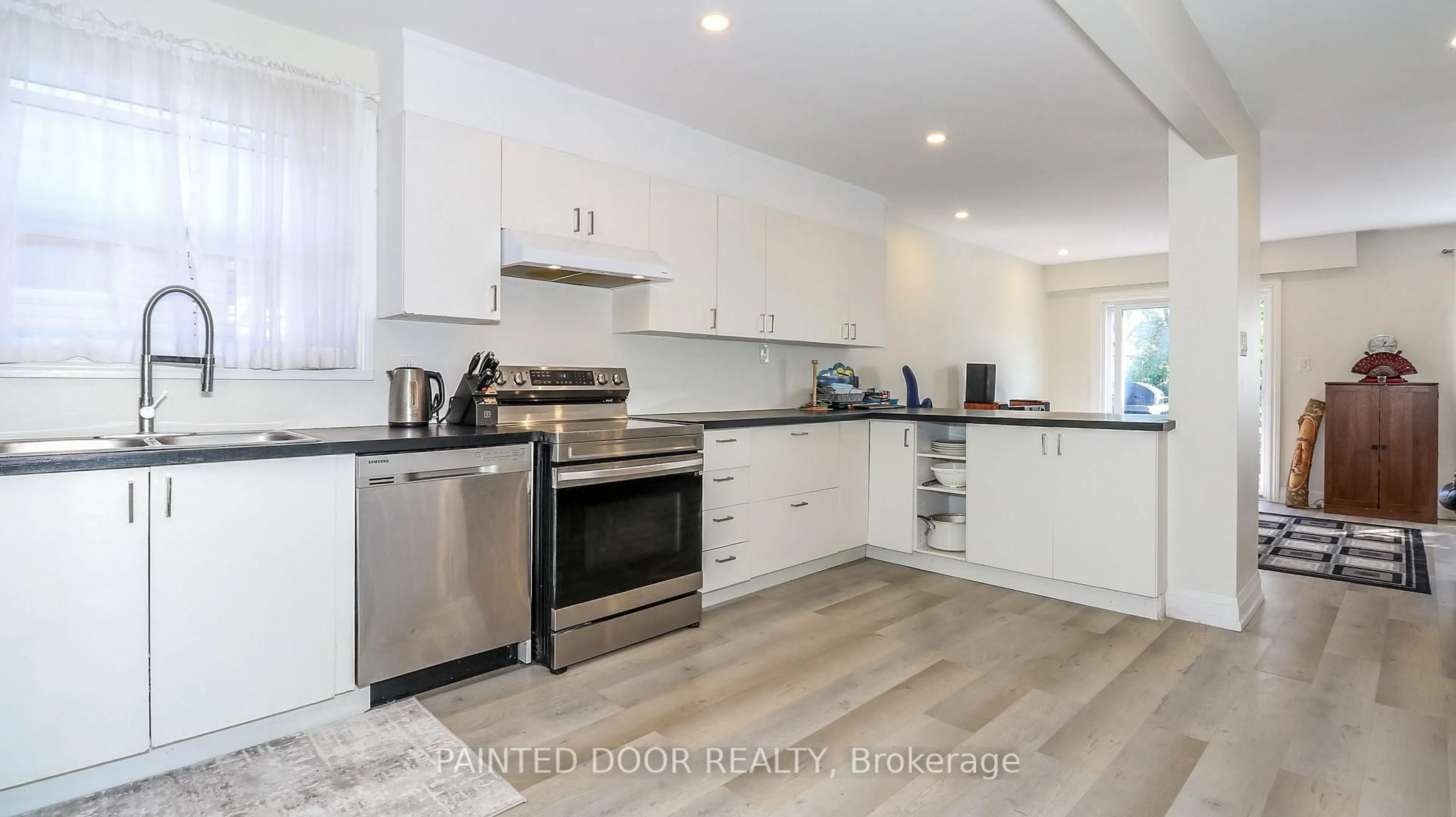 Open concept kitchen, unknown for 33B Cundles Rd, Barrie Ontario L4M 2Z6