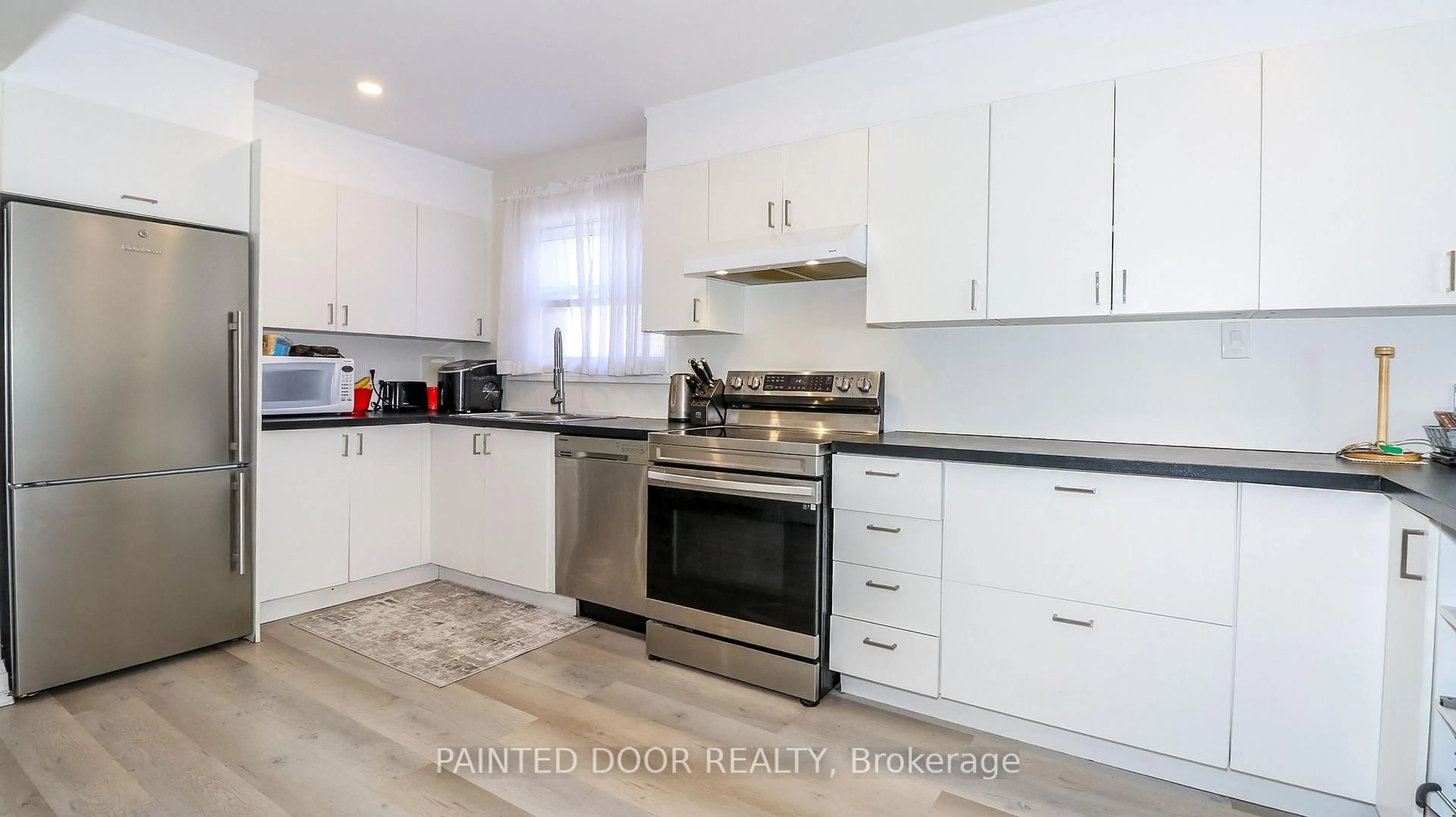 Open concept kitchen, unknown for 33B Cundles Rd, Barrie Ontario L4M 2Z6