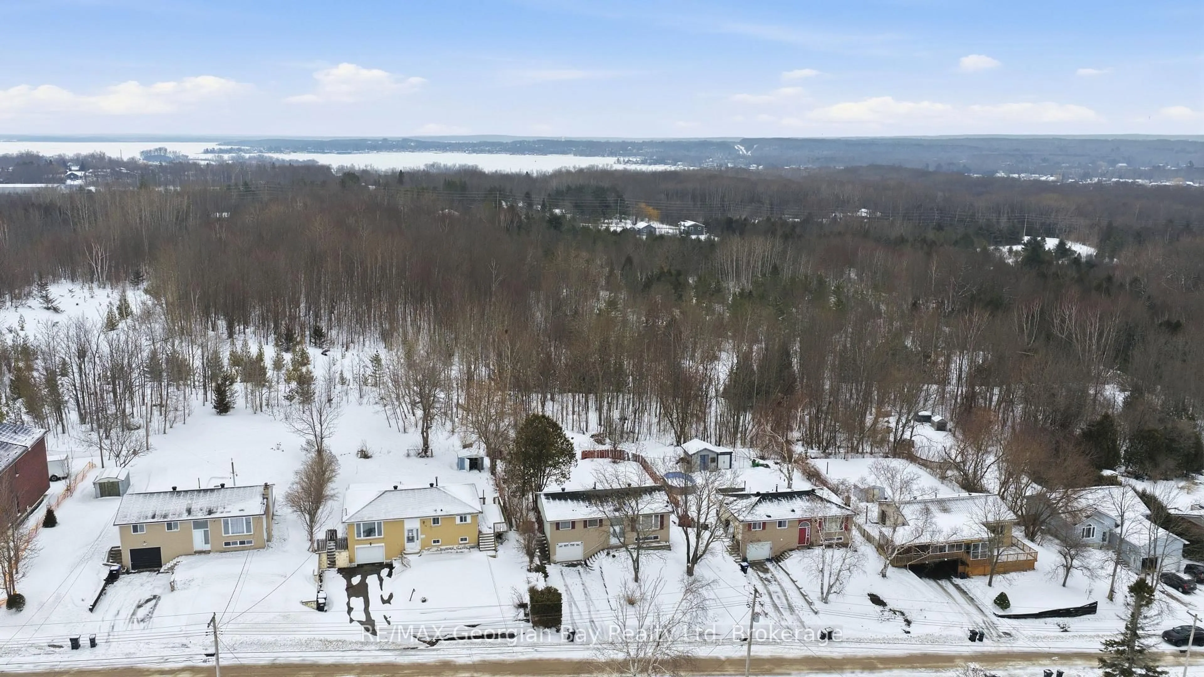 A pic from outside/outdoor area/front of a property/back of a property/a pic from drone, mountain view for 47 Easton Ave, Tay Ontario L0K 1R0