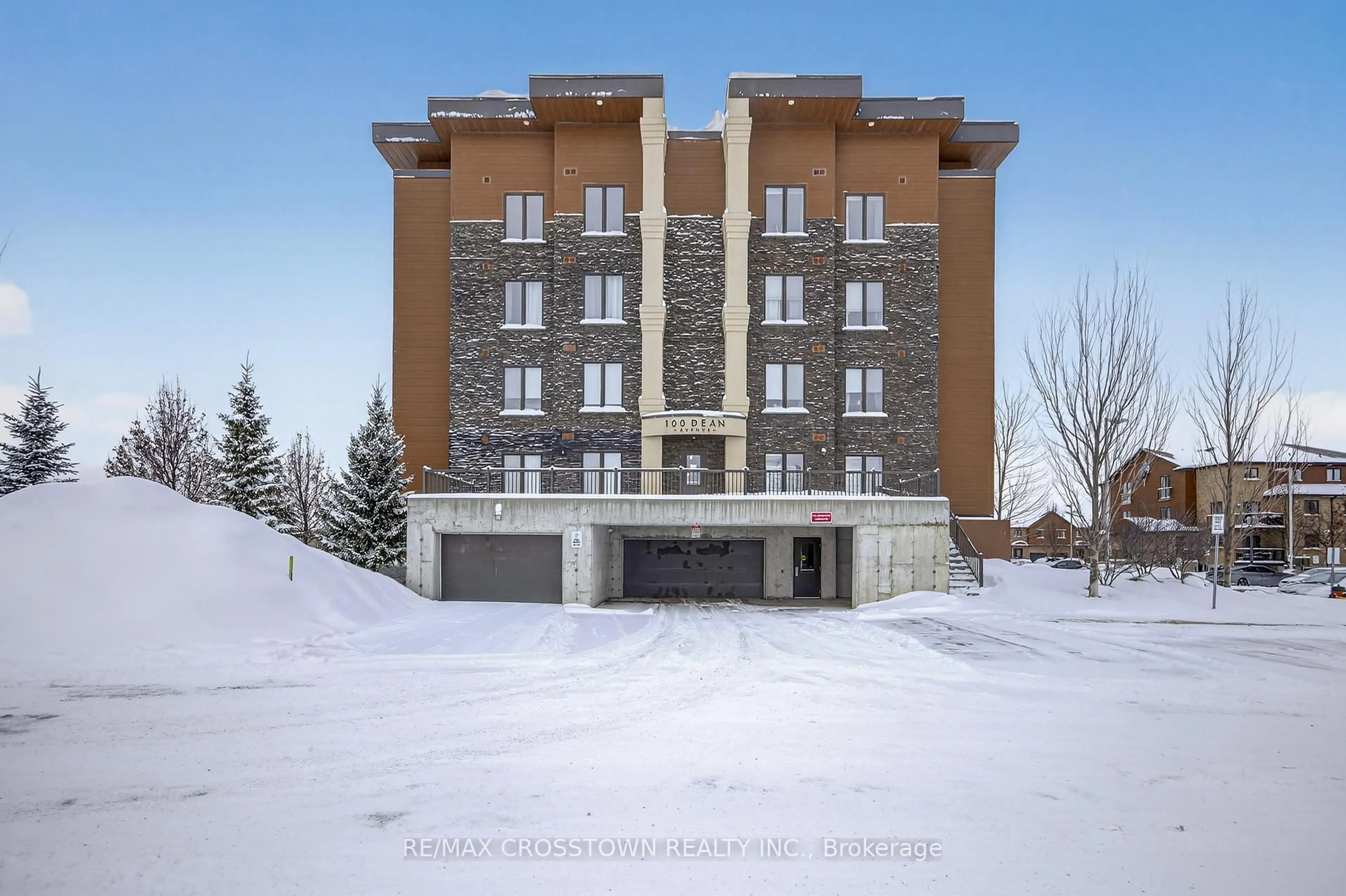 Indoor foyer for 100 Dean Ave #105, Barrie Ontario L9J 0H1