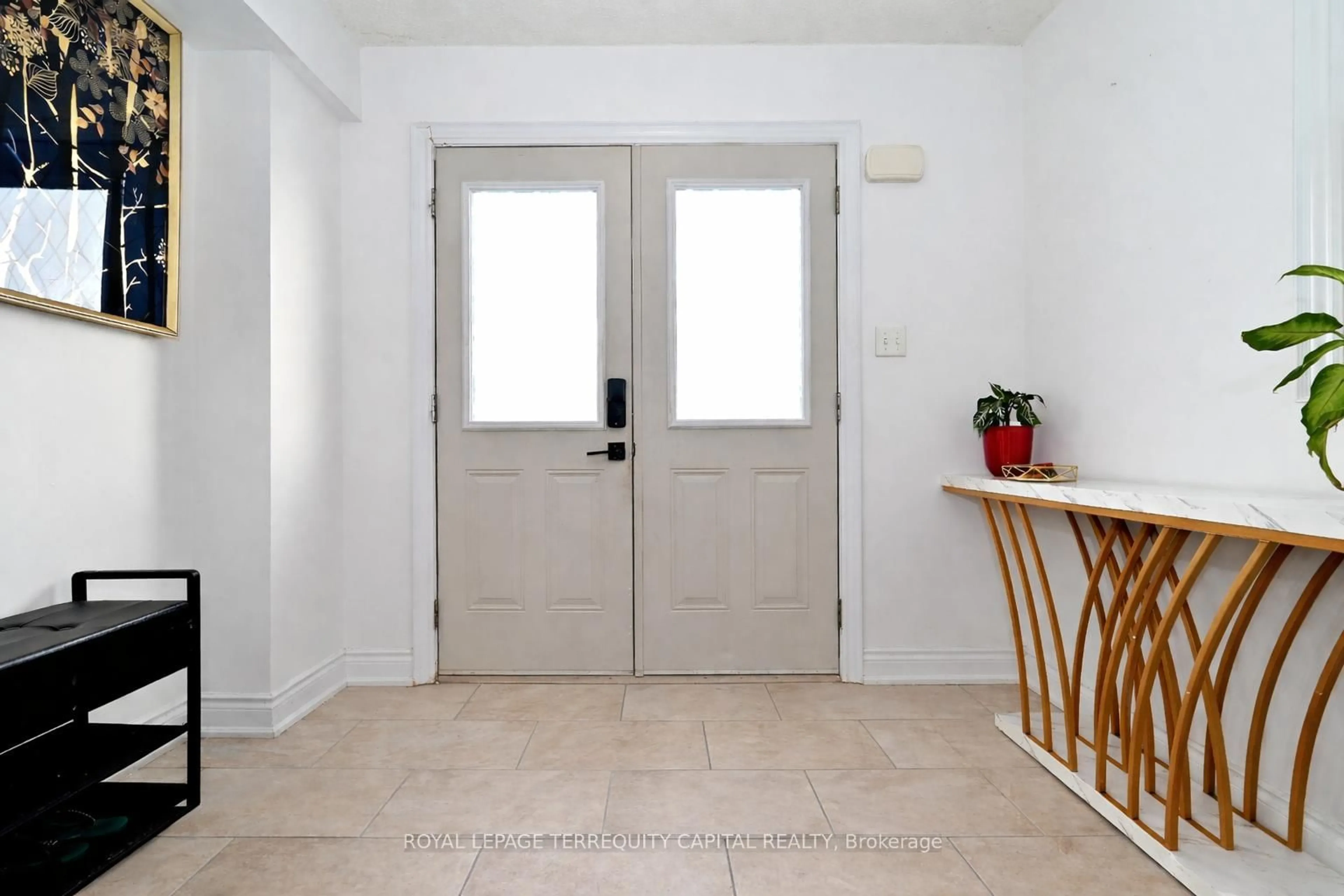 Indoor entryway for 31 Madelaine Dr #6, Barrie Ontario L9J 0G8