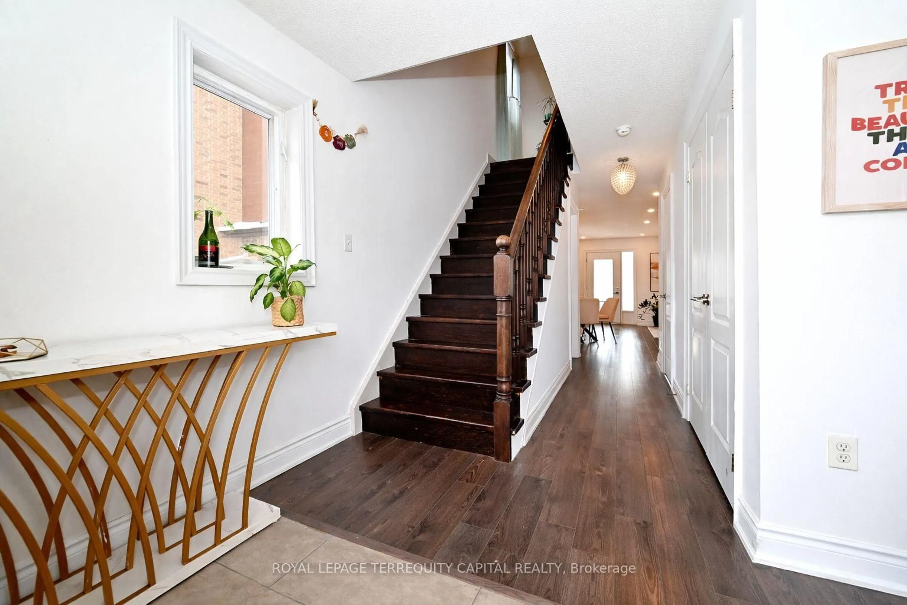 Indoor entryway for 31 Madelaine Dr #6, Barrie Ontario L9J 0G8
