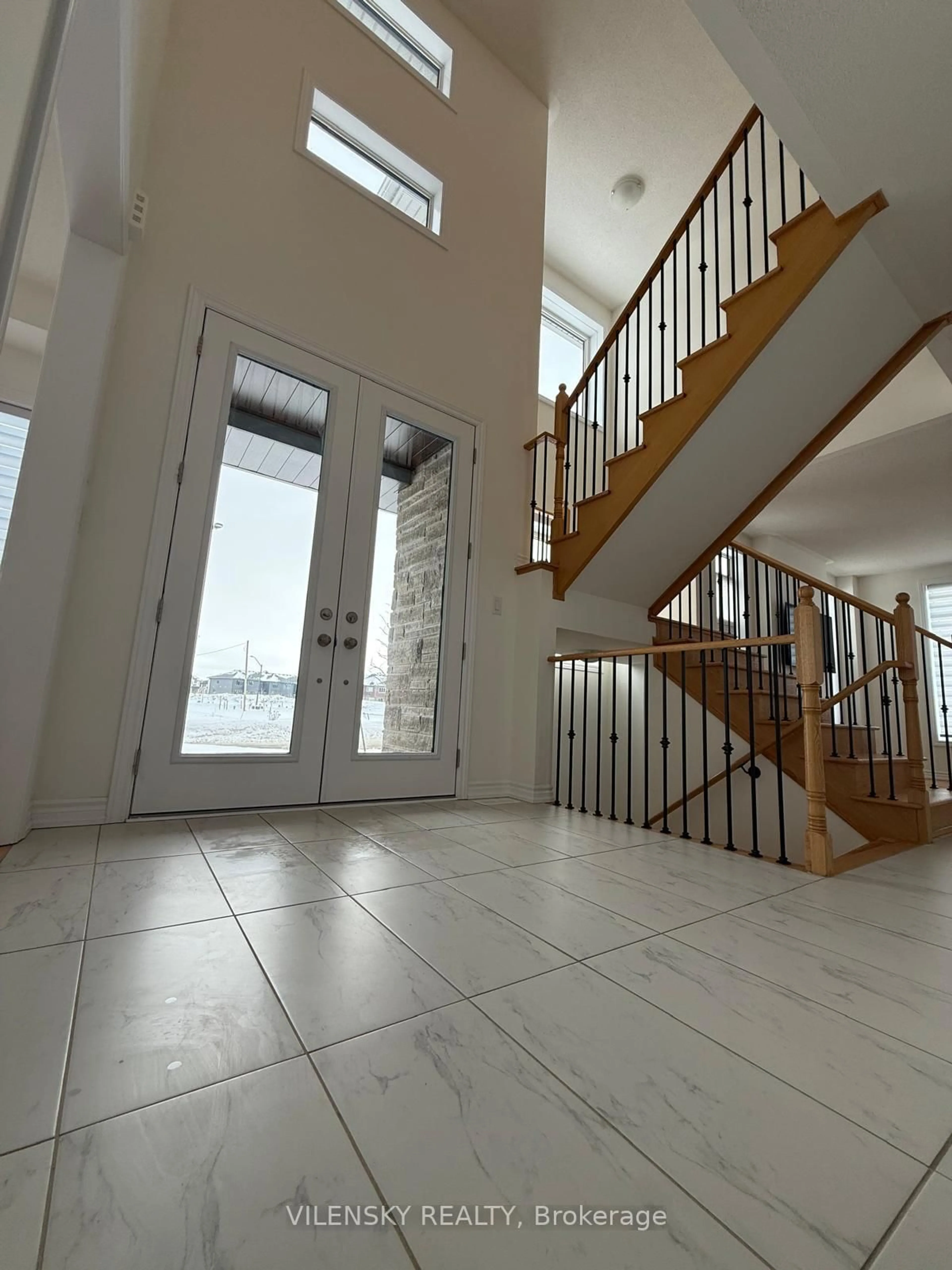 Indoor foyer for 14 TRAN St, Wasaga Beach Ontario L9Z 0M9