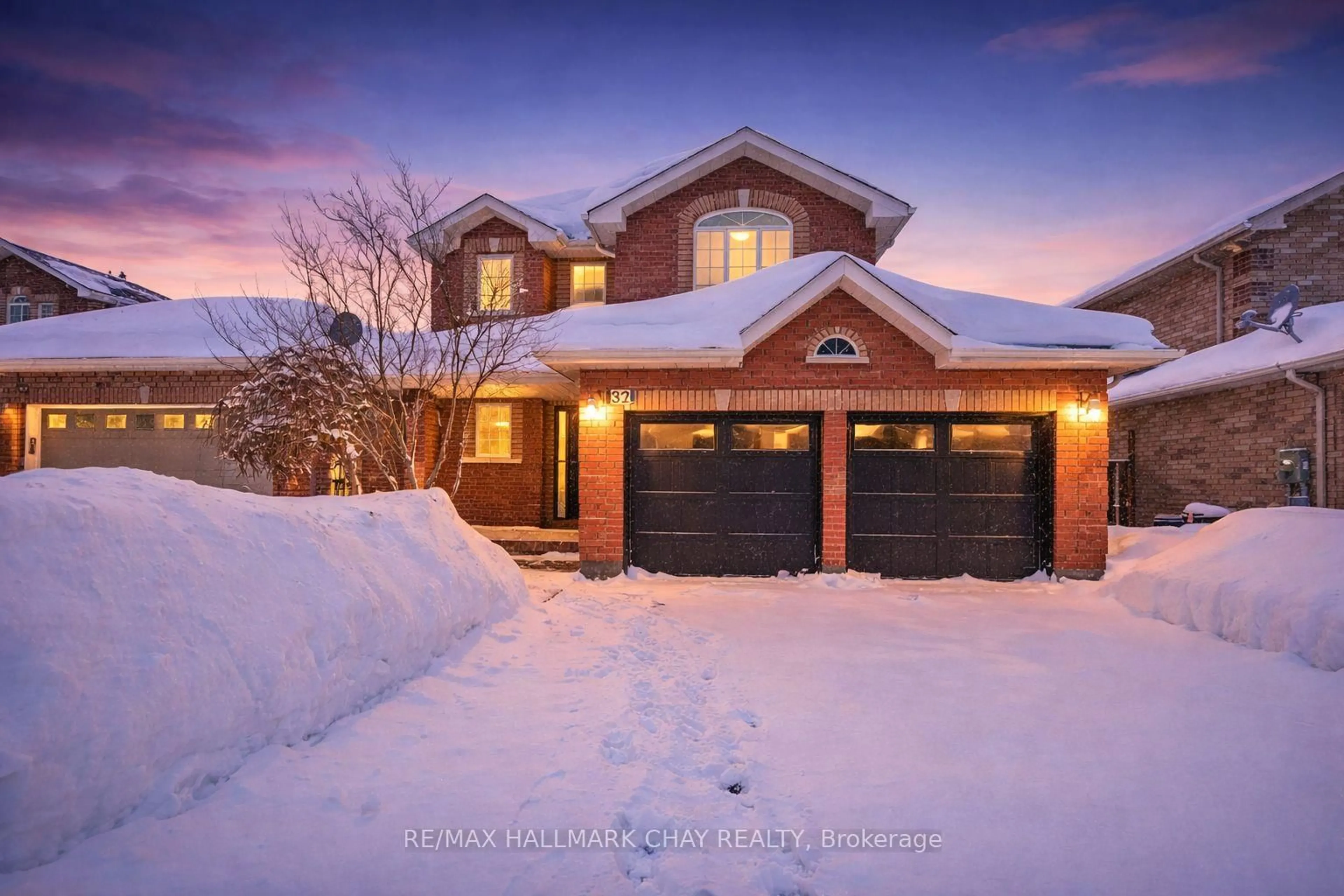 Home with brick exterior material, street for 32 Bloom Cres, Barrie Ontario L4N 0S8