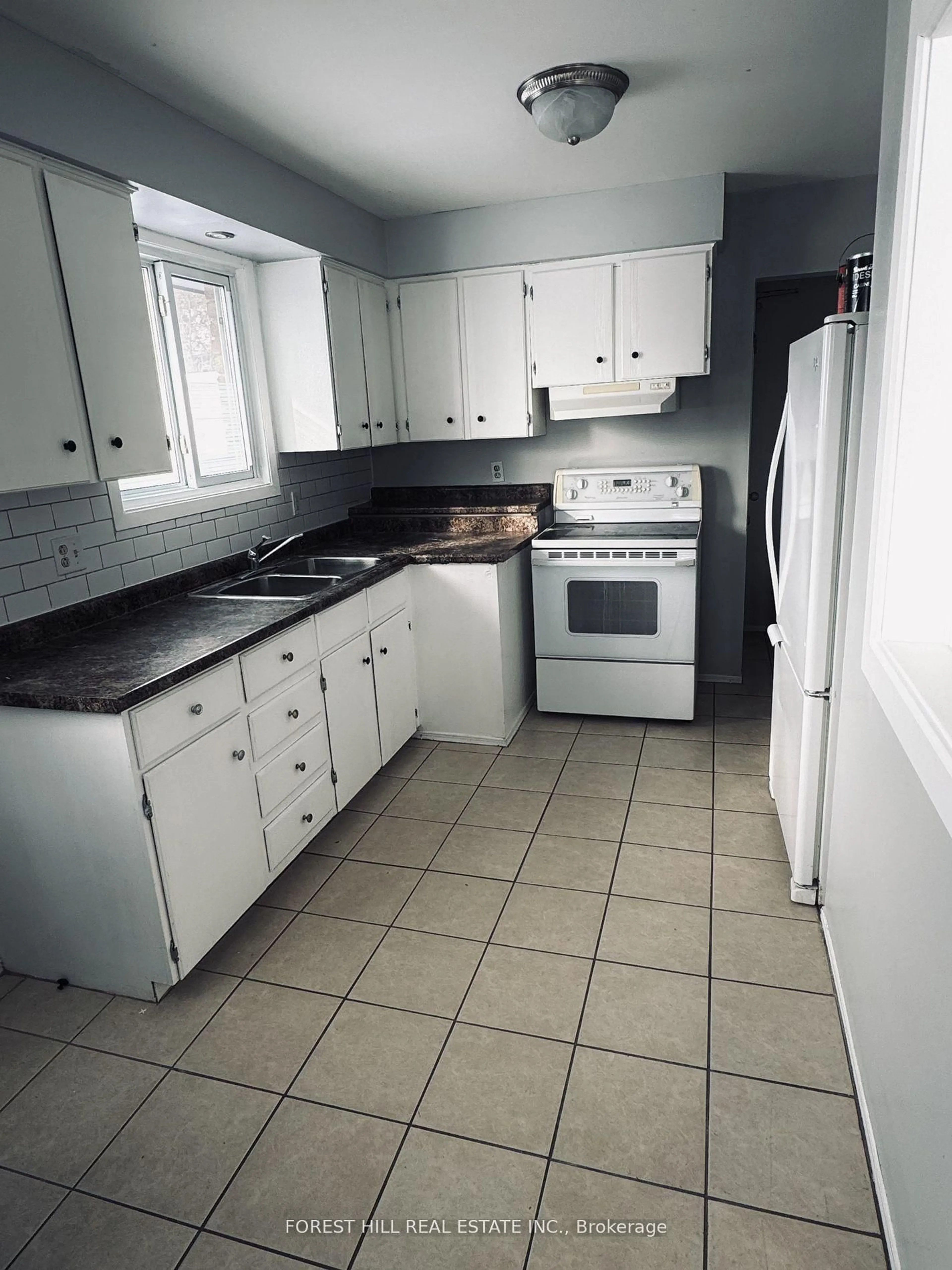 Standard kitchen, unknown for 30 Bernick Dr, Barrie Ontario L4M 5J5