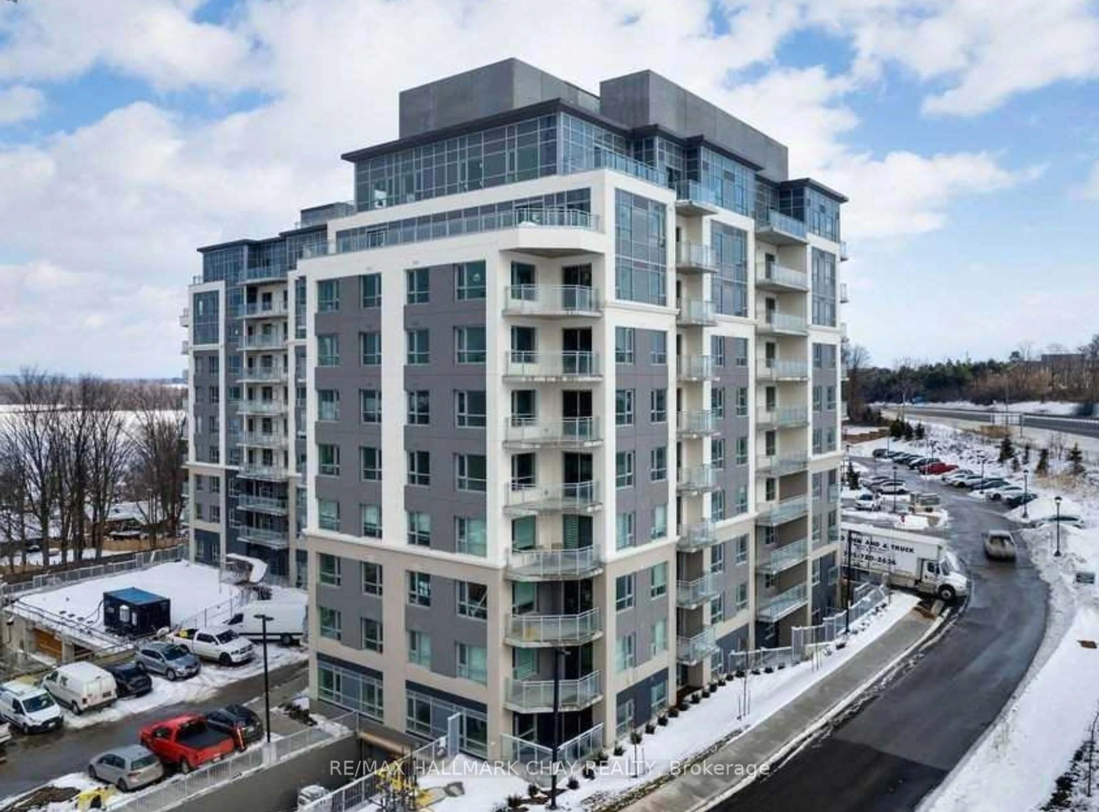 A pic from outside/outdoor area/front of a property/back of a property/a pic from drone, city buildings view from balcony for 58 LAKESIDE Terr #618, Barrie Ontario L4M 7N9