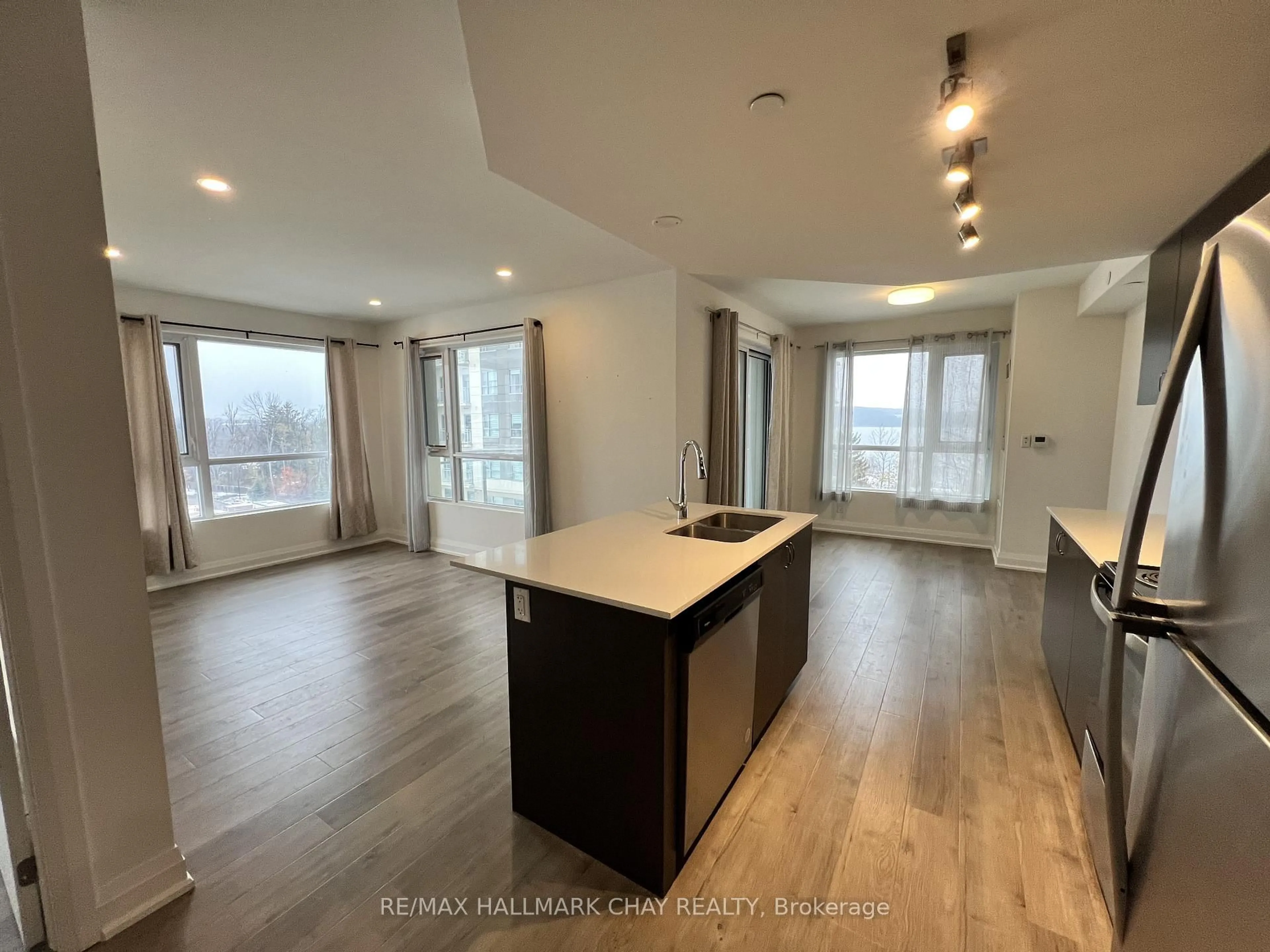 Open concept kitchen, unknown for 58 LAKESIDE Terr #618, Barrie Ontario L4M 7N9