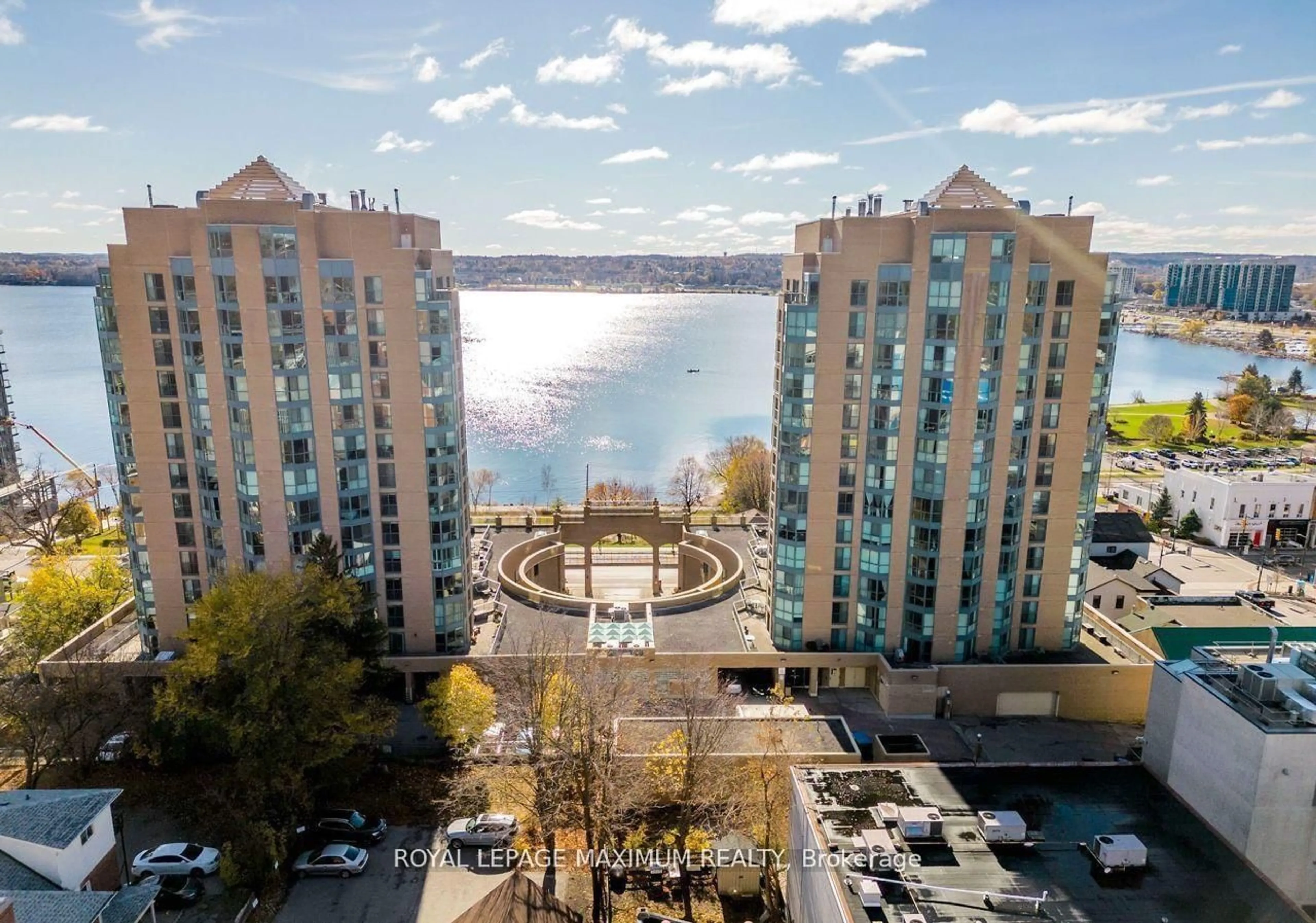 A pic from outside/outdoor area/front of a property/back of a property/a pic from drone, water/lake/river/ocean view for 150 Dunlop St #601, Barrie Ontario L4M 6H1