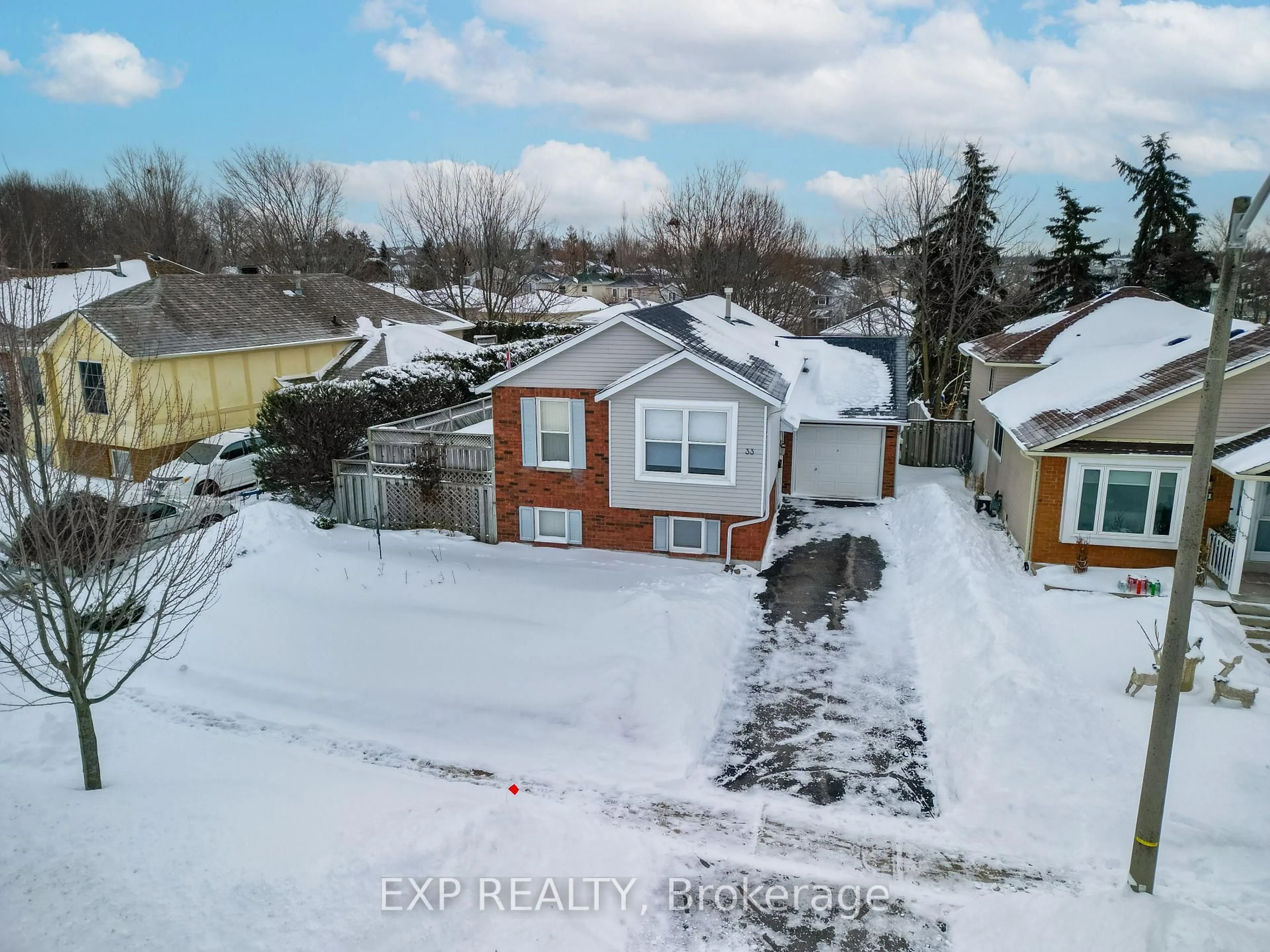 A pic from outside/outdoor area/front of a property/back of a property/a pic from drone, street for 33 Knicely Rd, Barrie Ontario L4N 6V3