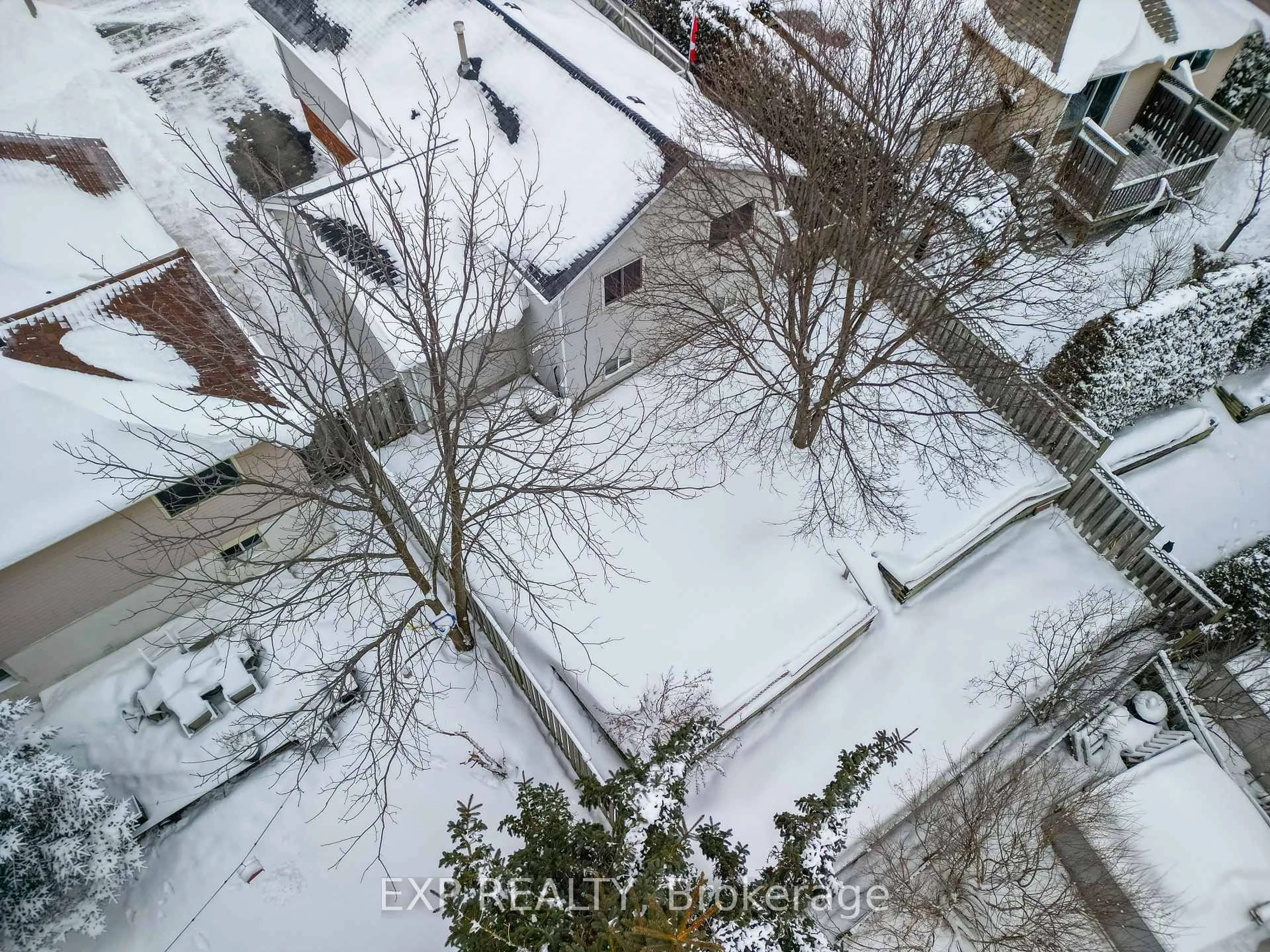 A pic from outside/outdoor area/front of a property/back of a property/a pic from drone, street for 33 Knicely Rd, Barrie Ontario L4N 6V3