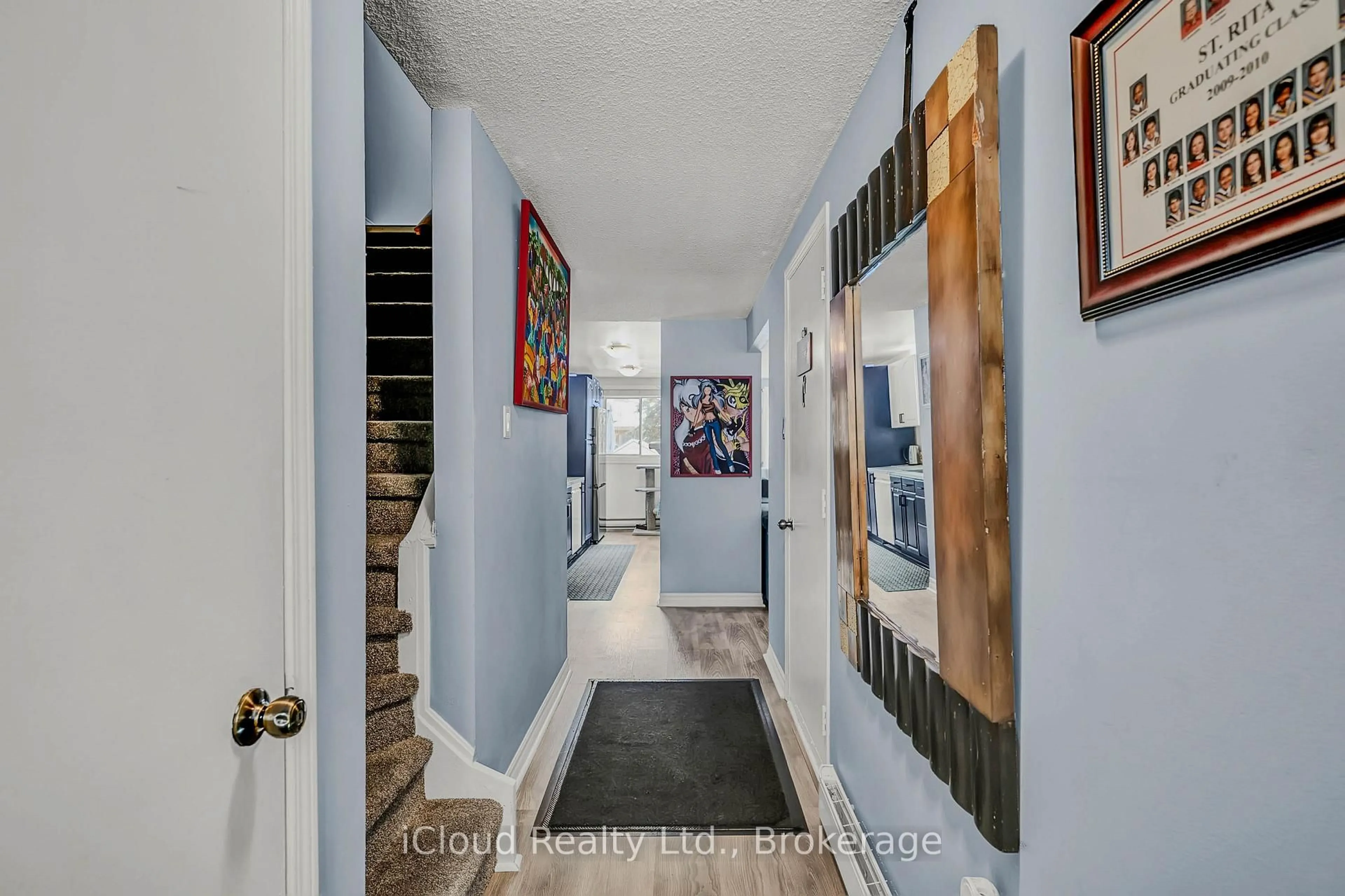 Indoor entryway for 39 Corbett Dr, Barrie Ontario L4M 5S9