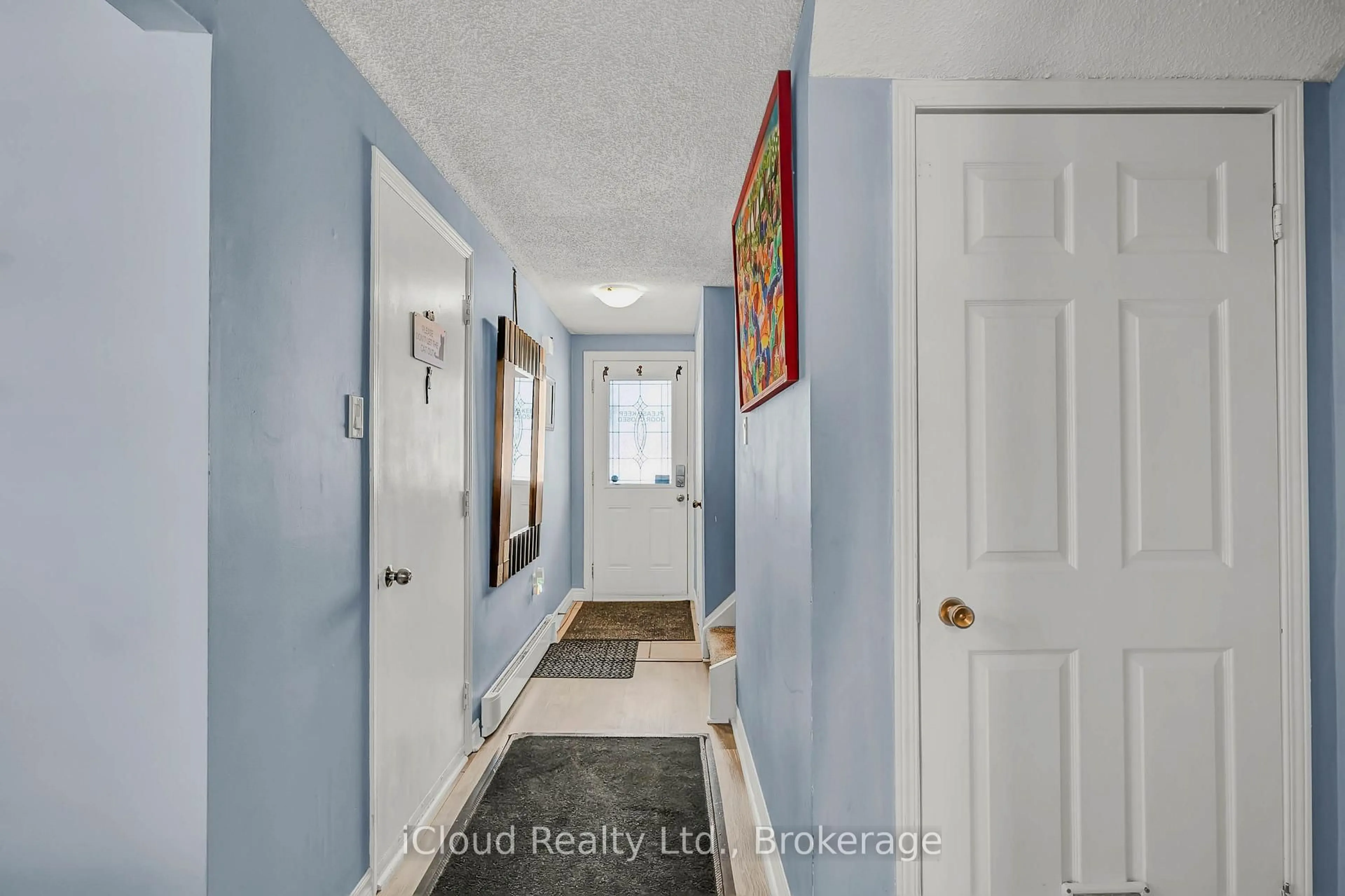 Indoor entryway for 39 Corbett Dr, Barrie Ontario L4M 5S9