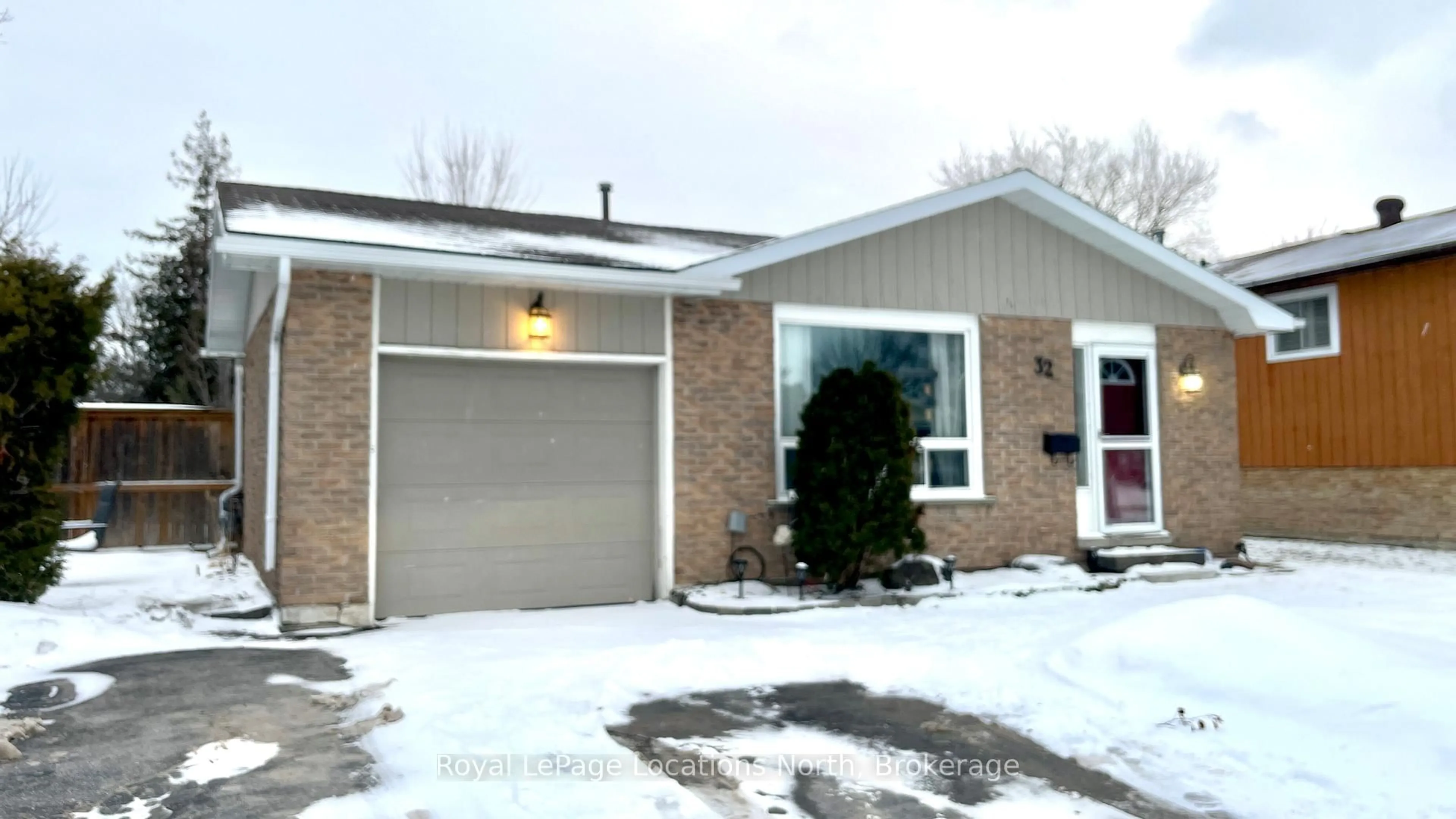 Home with brick exterior material, street for 32 Courtice Cres, Collingwood Ontario L9Y 4G1