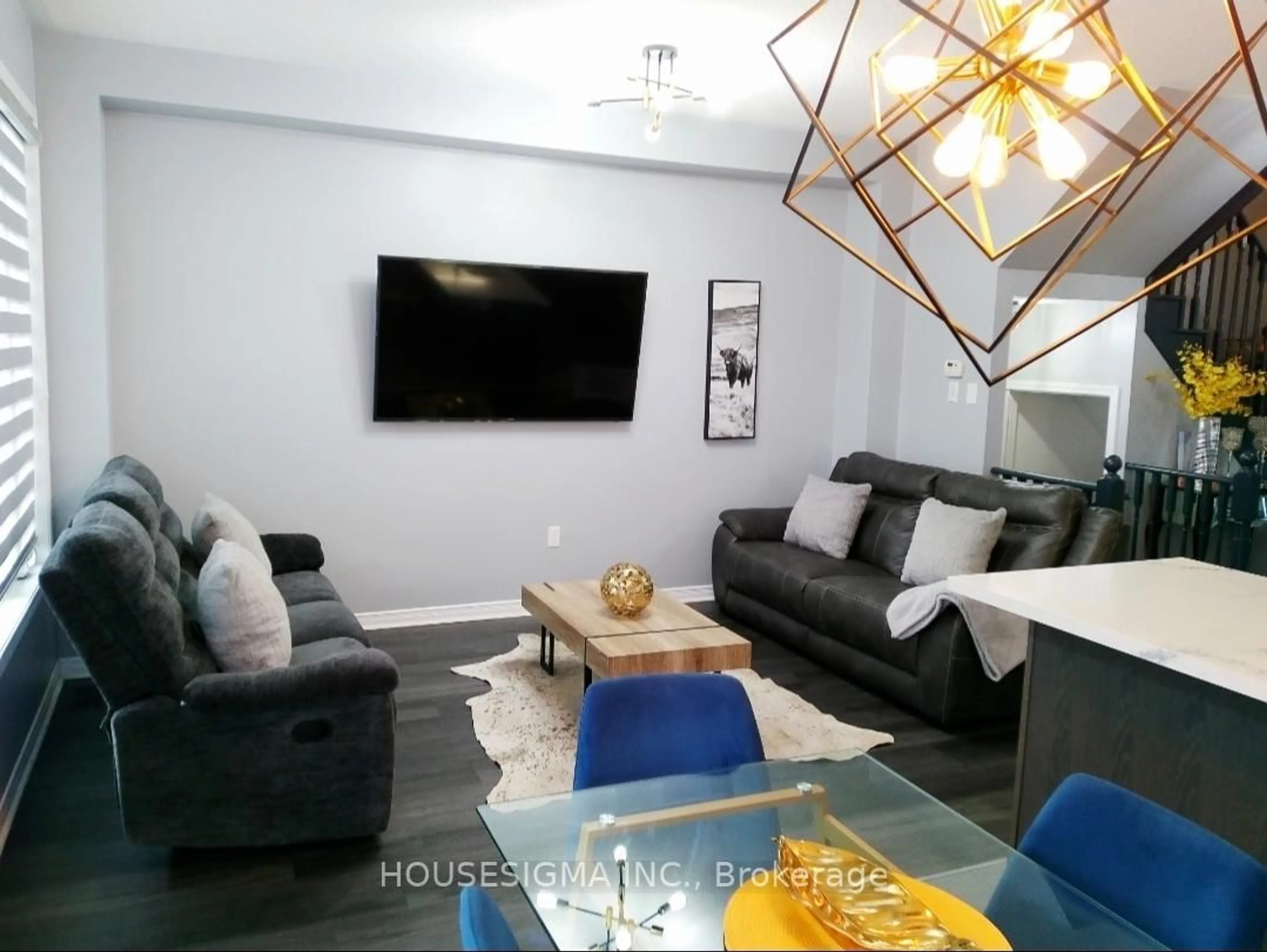 Living room with furniture, unknown for 6 Barfoot St, Collingwood Ontario L9Y 3Y7