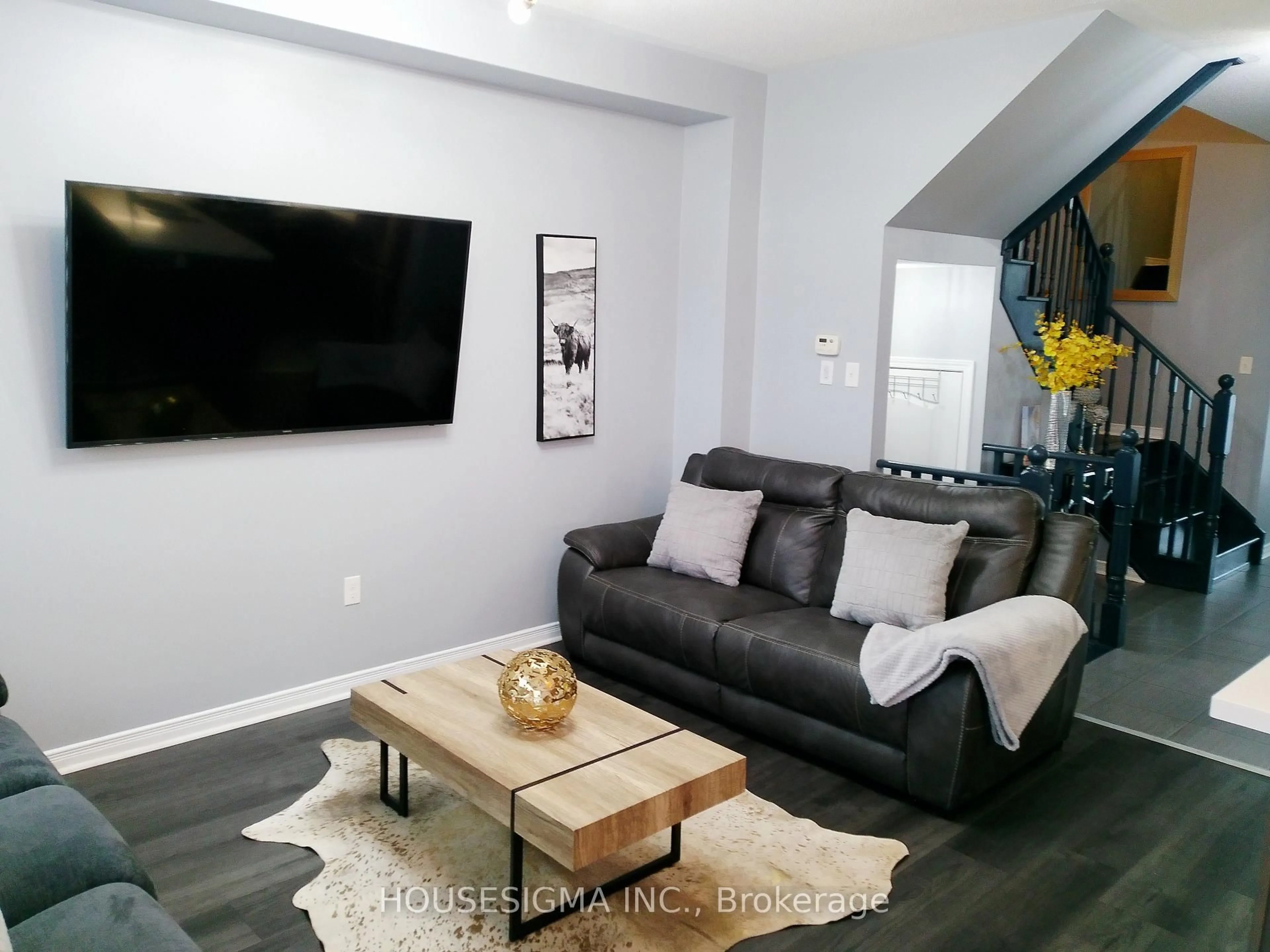 Living room with furniture, unknown for 6 Barfoot St, Collingwood Ontario L9Y 3Y7