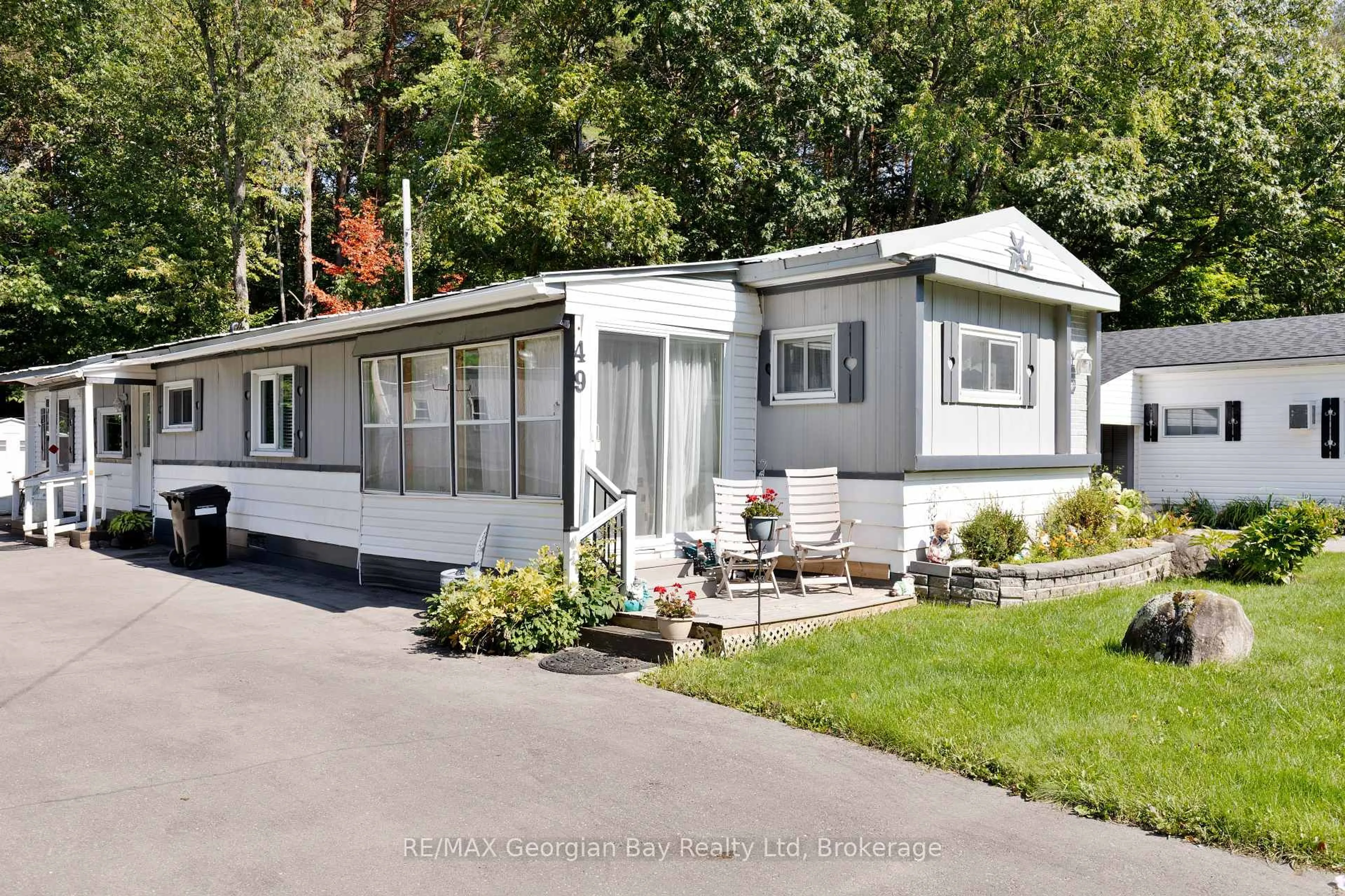 Home with vinyl exterior material, street for 525 Midland Point Rd #49, Midland Ontario L4R 5G9