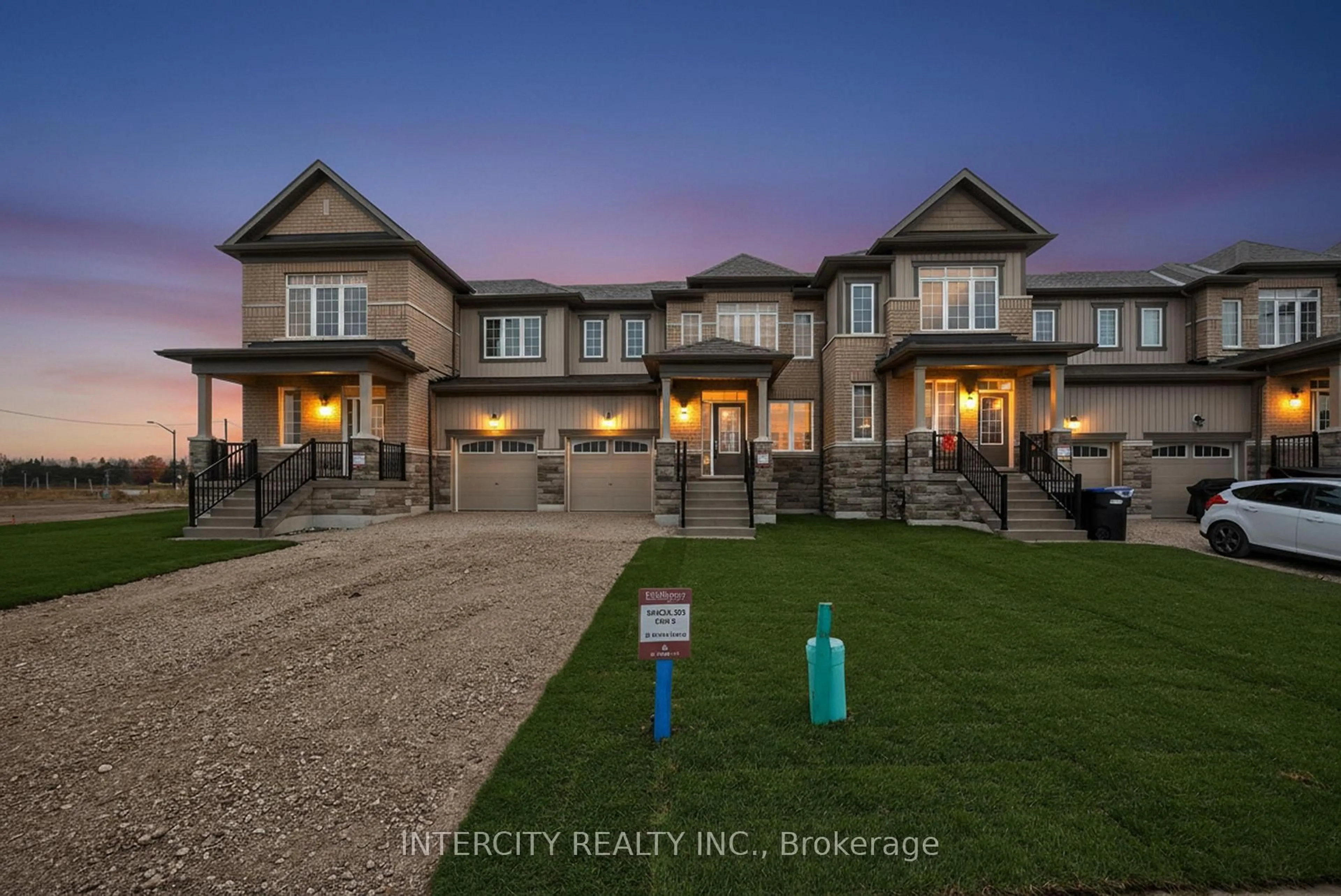 A pic from outside/outdoor area/front of a property/back of a property/a pic from drone, unknown for 21 Avalon Dr, Wasaga Beach Ontario L9R 0M2