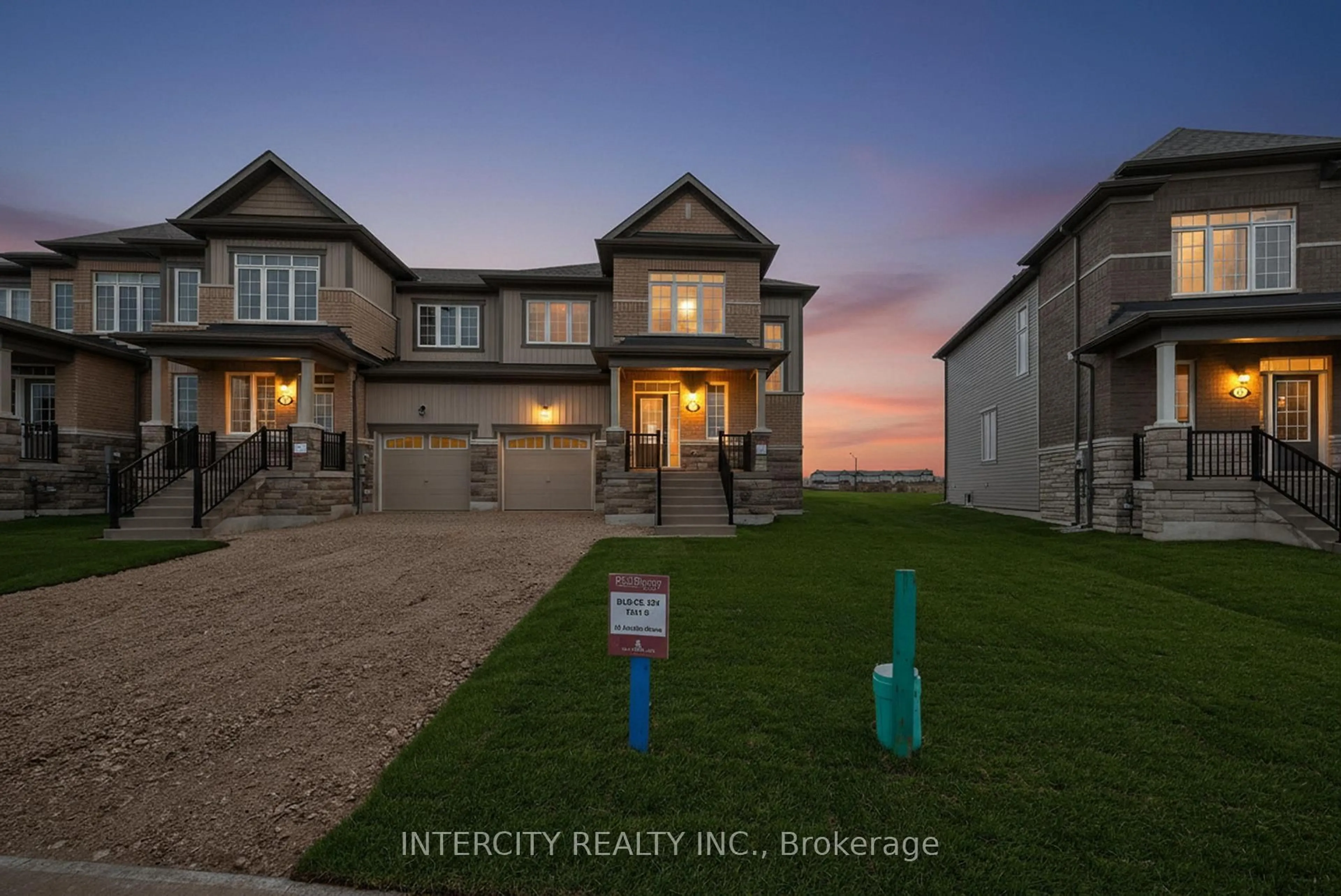 A pic from outside/outdoor area/front of a property/back of a property/a pic from drone, water/lake/river/ocean view for 13 Avalon Dr, Wasaga Beach Ontario L9R 0M2