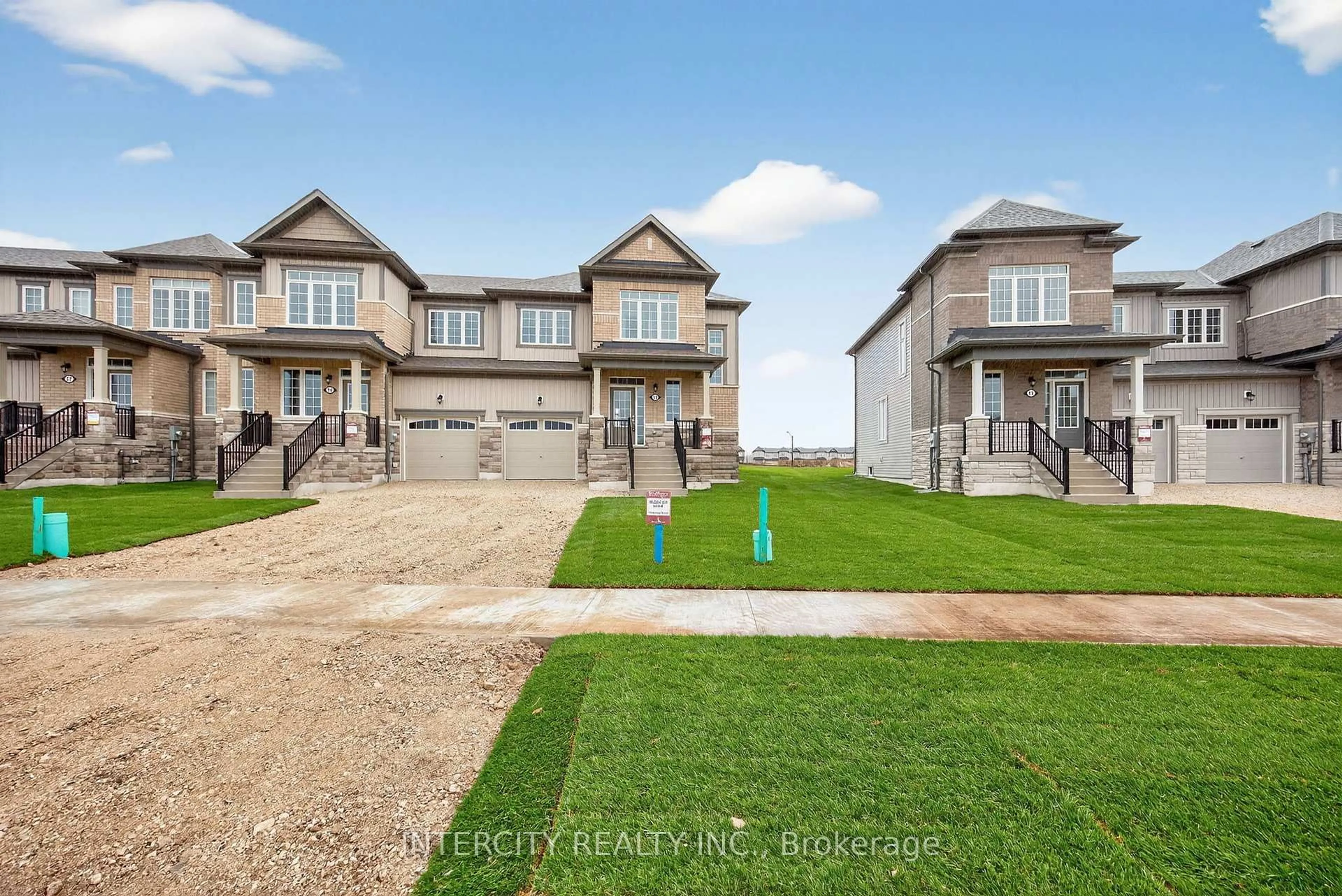 A pic from outside/outdoor area/front of a property/back of a property/a pic from drone, water/lake/river/ocean view for 13 Avalon Dr, Wasaga Beach Ontario L9R 0M2