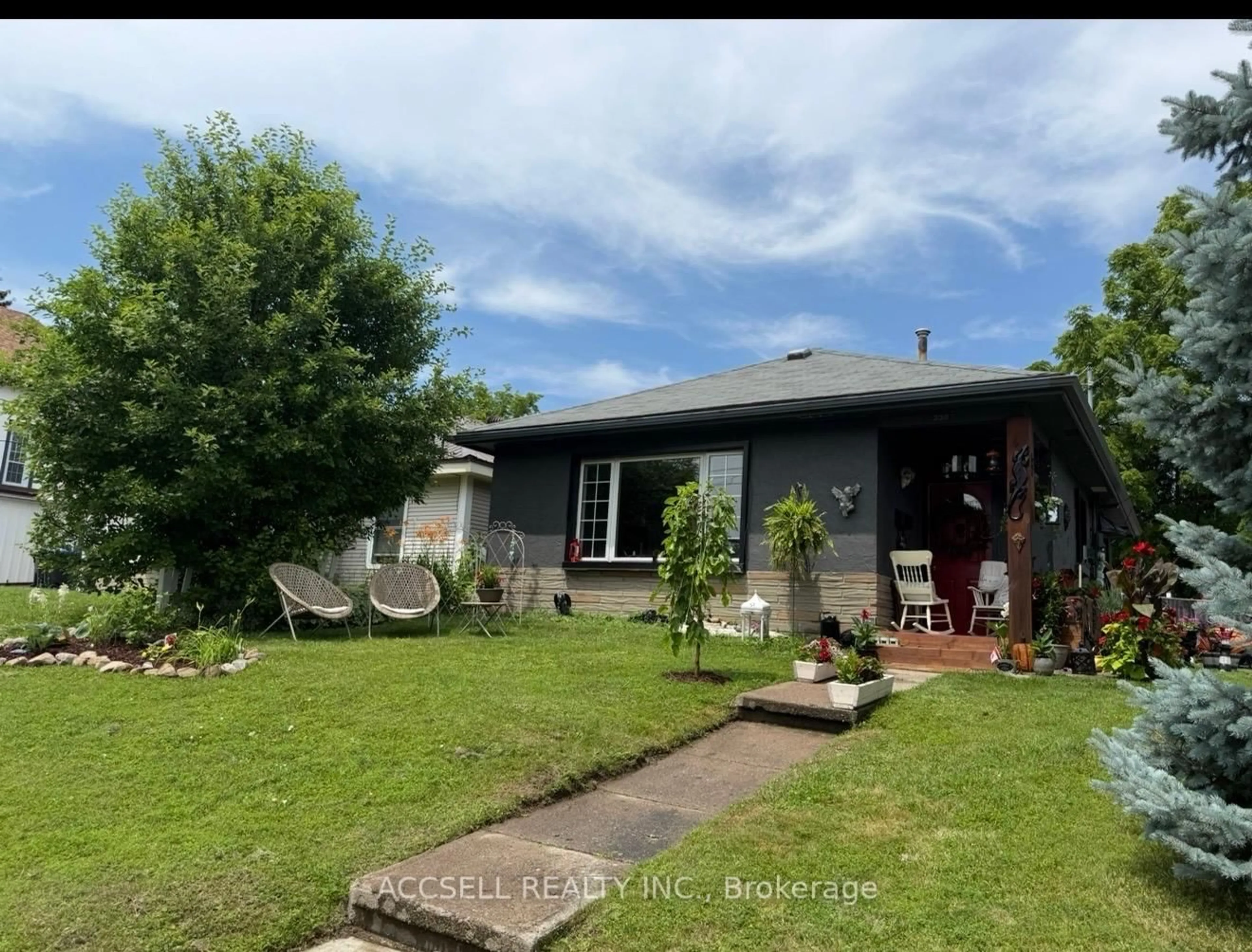 A pic from outside/outdoor area/front of a property/back of a property/a pic from drone, street for 330 Hugel Ave, Midland Ontario L4R 1T7