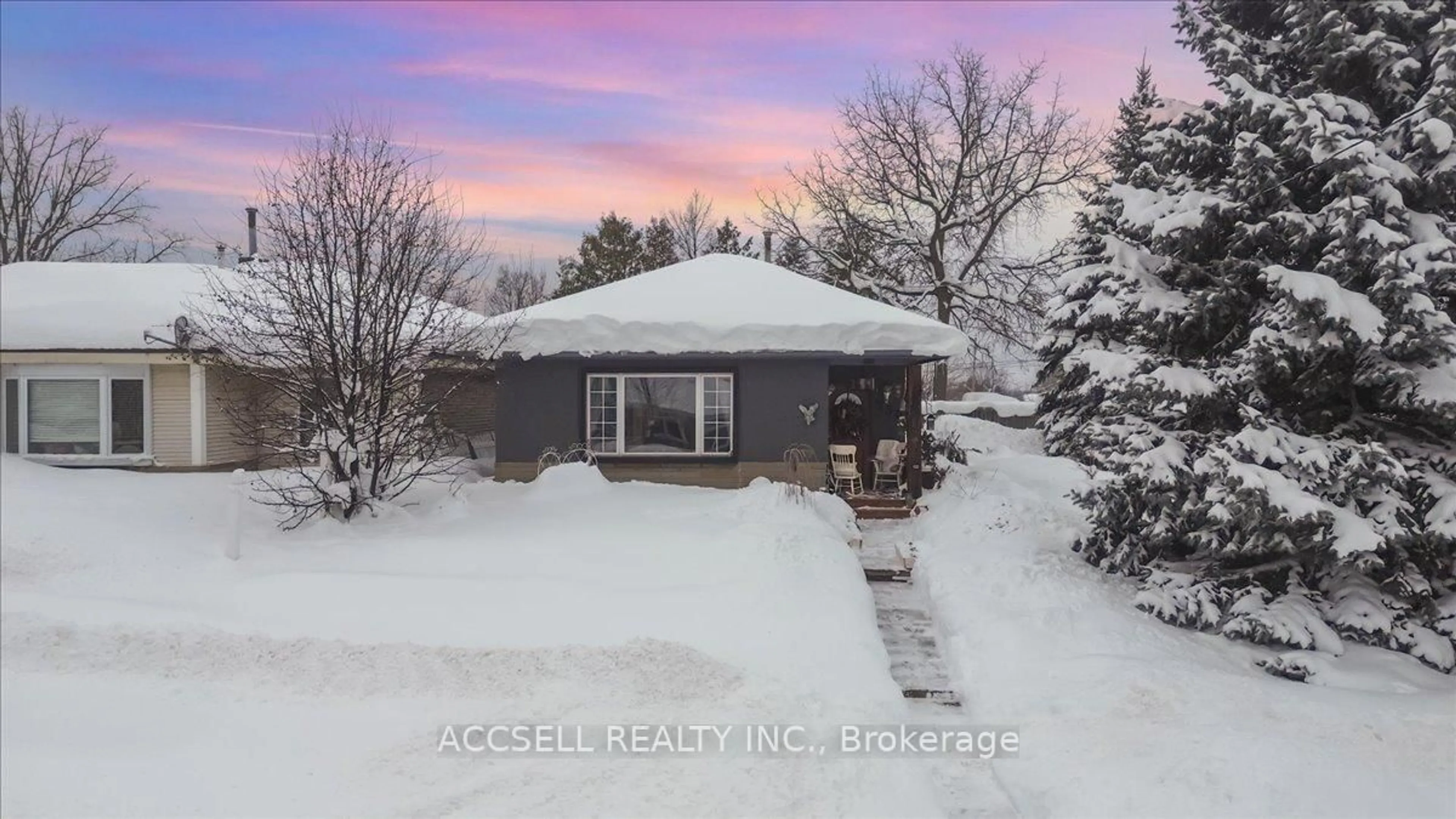 A pic from outside/outdoor area/front of a property/back of a property/a pic from drone, street for 330 Hugel Ave, Midland Ontario L4R 1T7