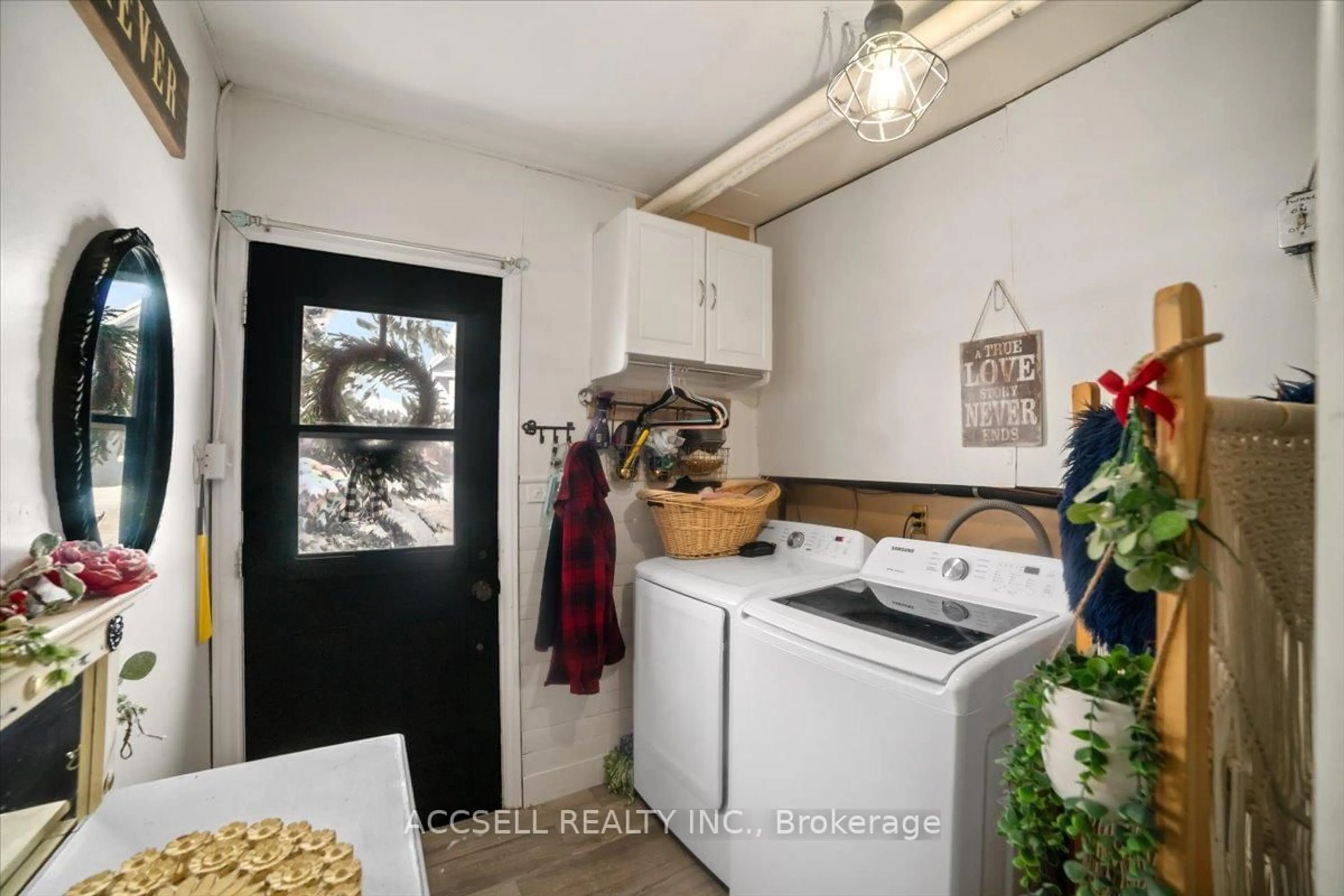 Laundry room for 330 Hugel Ave, Midland Ontario L4R 1T7